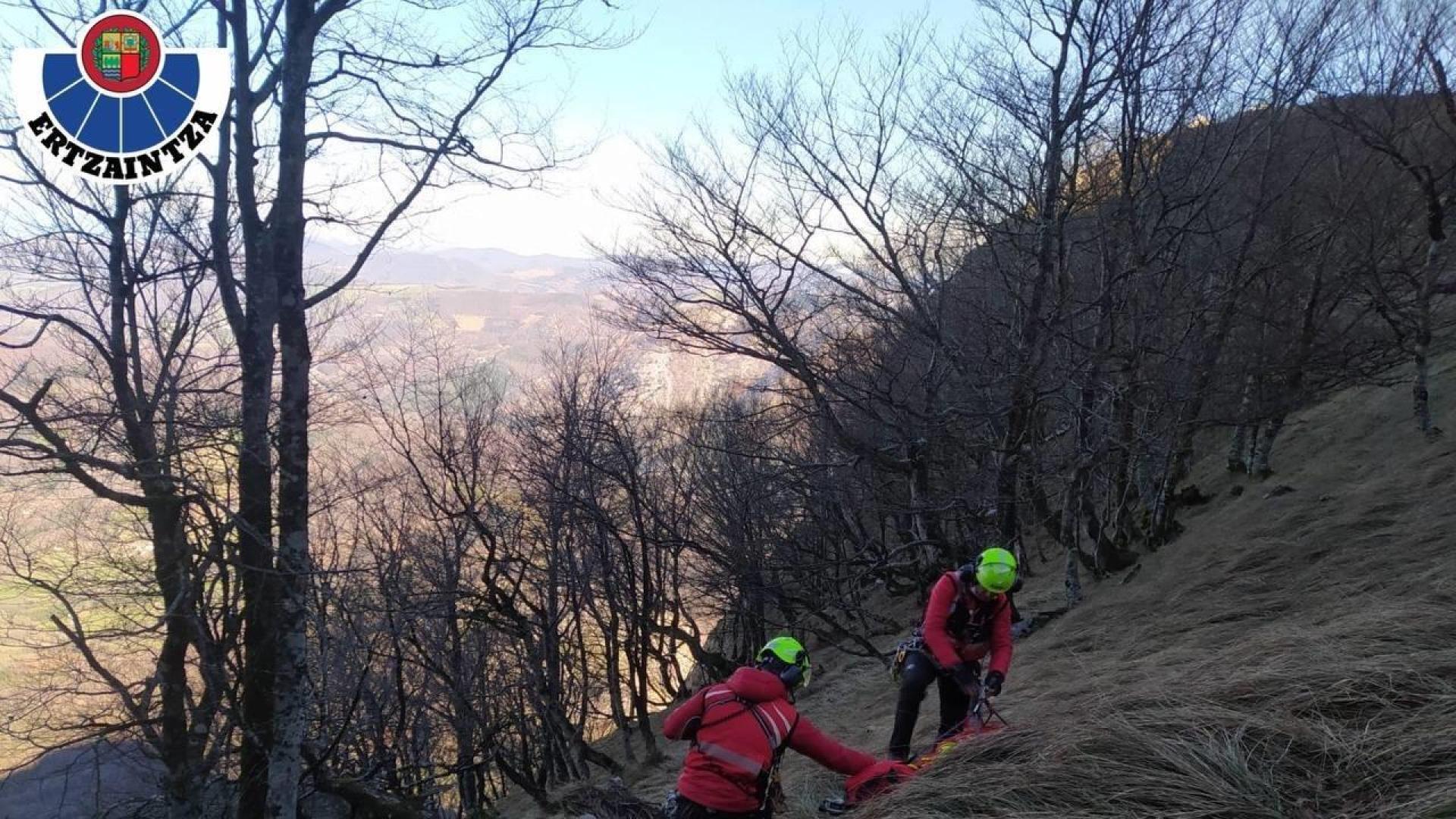 Fallece un montañero de 39 años tras precipitarse al vacío en el monte Balerdi, en la cordillera de Arala