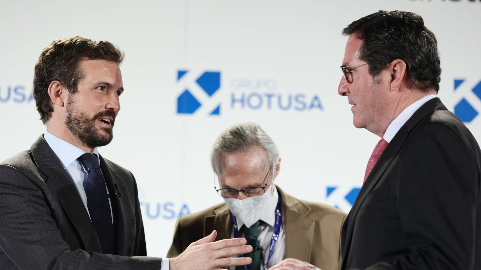 Pablo Casad y Antonio Garamendi, en la inauguración oficial de la VIII edición del Foro de Innovación Turística de Hotusa, en Eurostars Madrid Tower