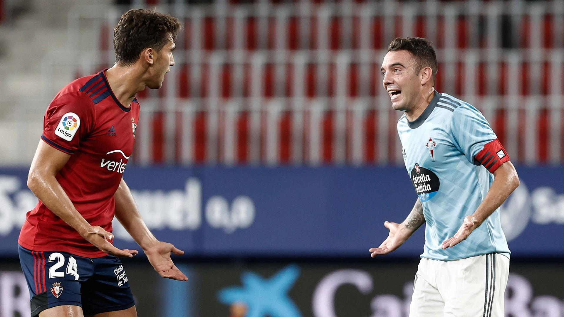Lucas Torró y Iago Aspas en el duelo de ida en El Sadar