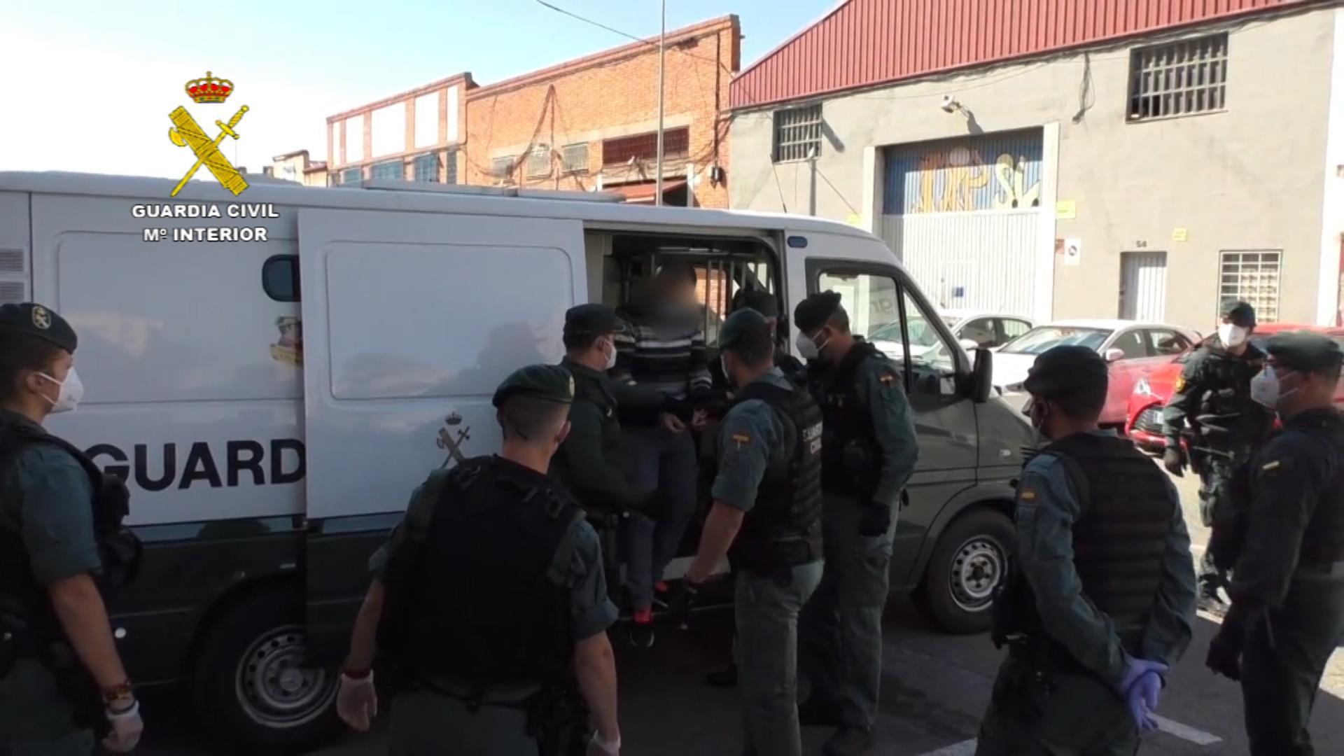 Momento de la operación llevada a cabo por la Guardia Civil