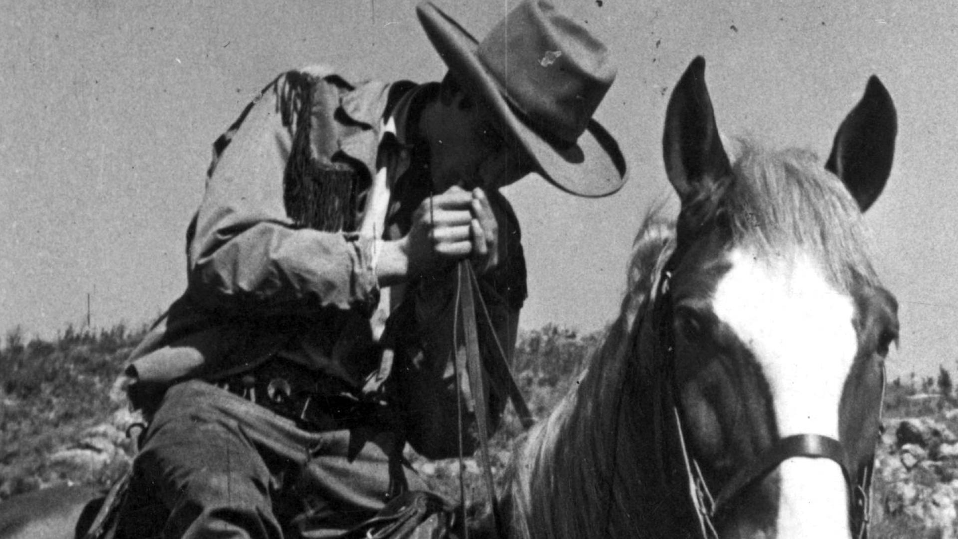 Fotograma de 'Los caballos mueren al amanecer', dirigida por Ione Atenea