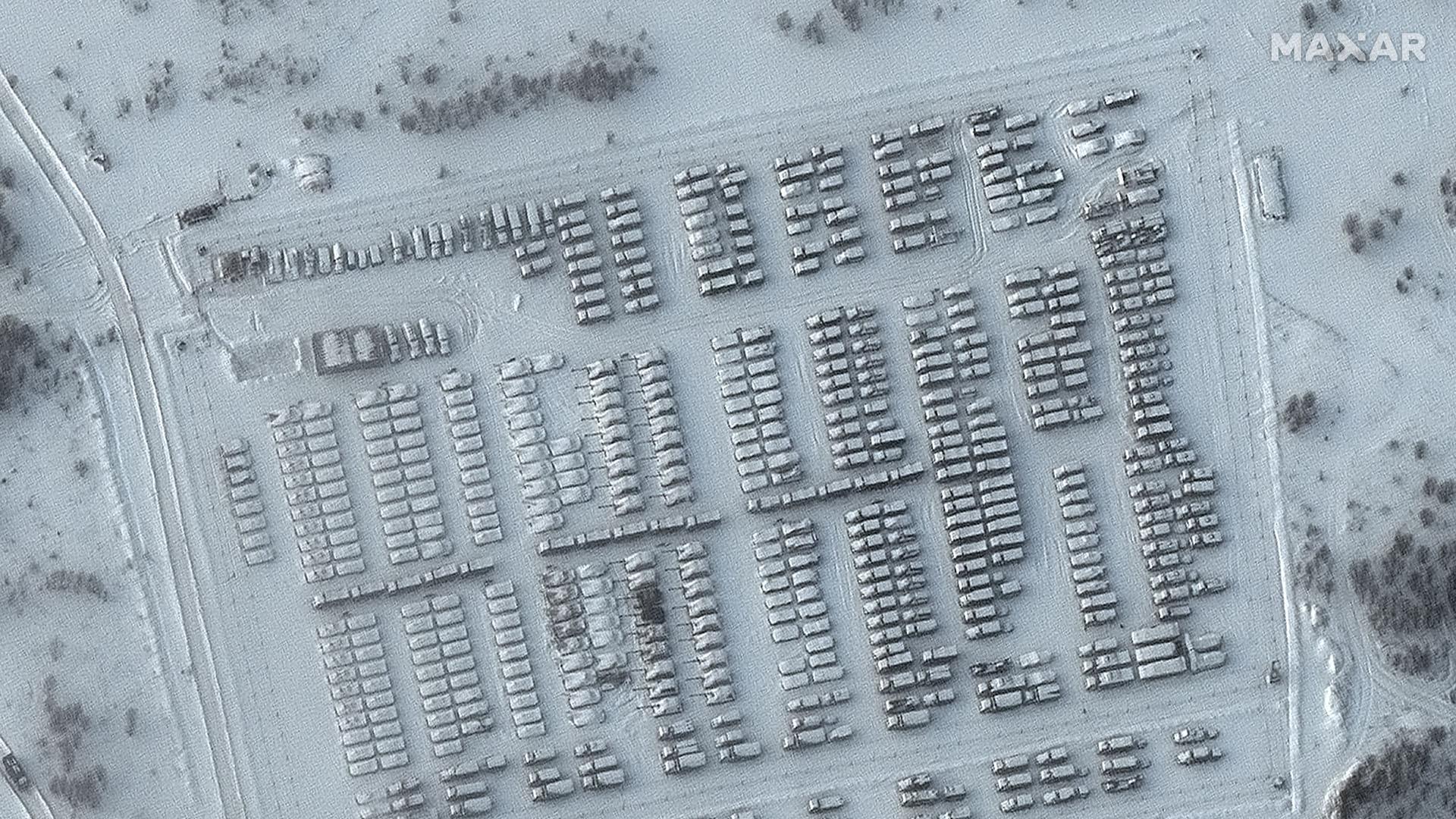 Imagen de satélite que muestra batallones y vehículos militares, ayer miércoles en Yelnya (Rusia)