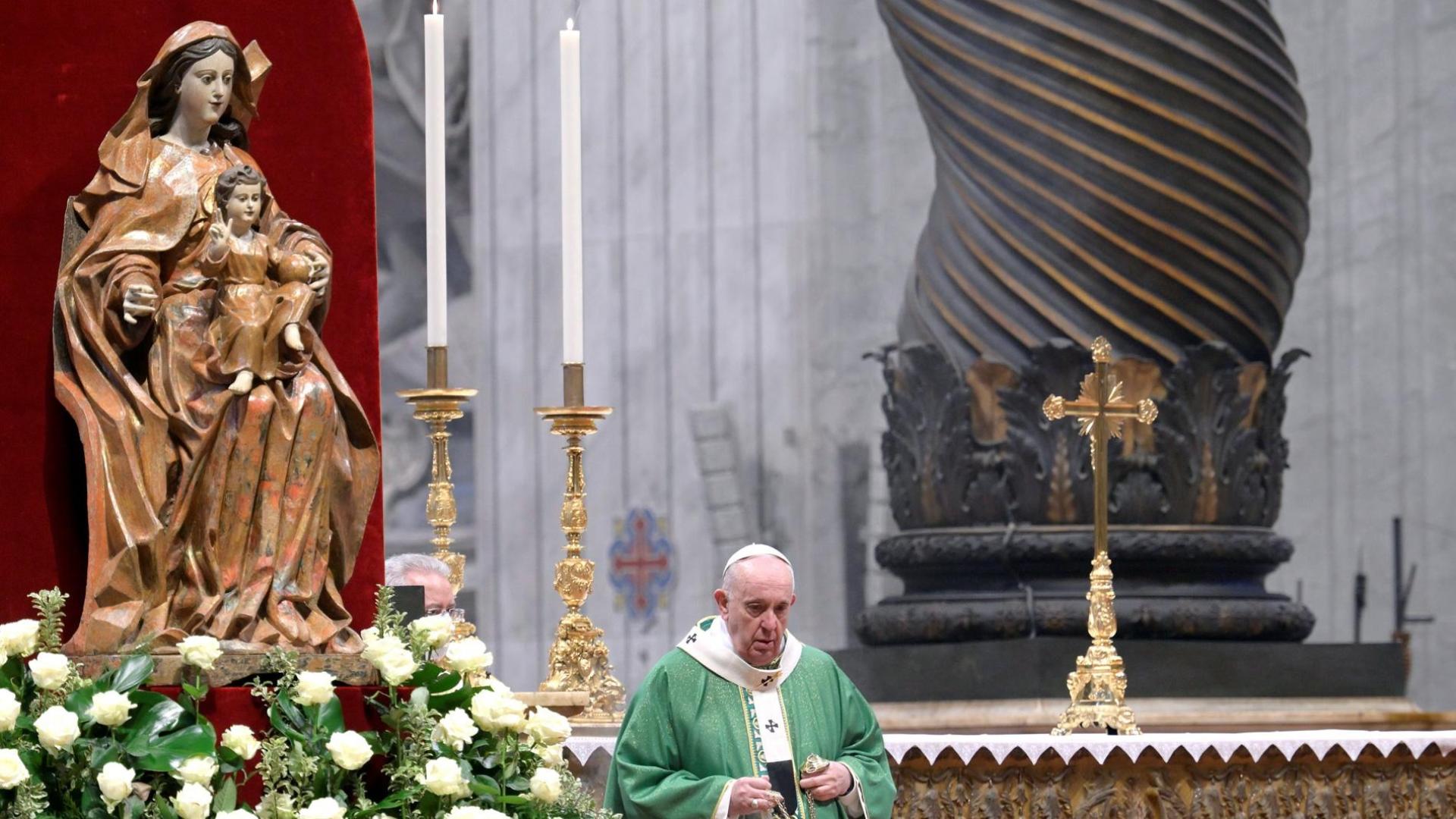 El Papa Francisco, durante la misa en la basílica de San Pedro
