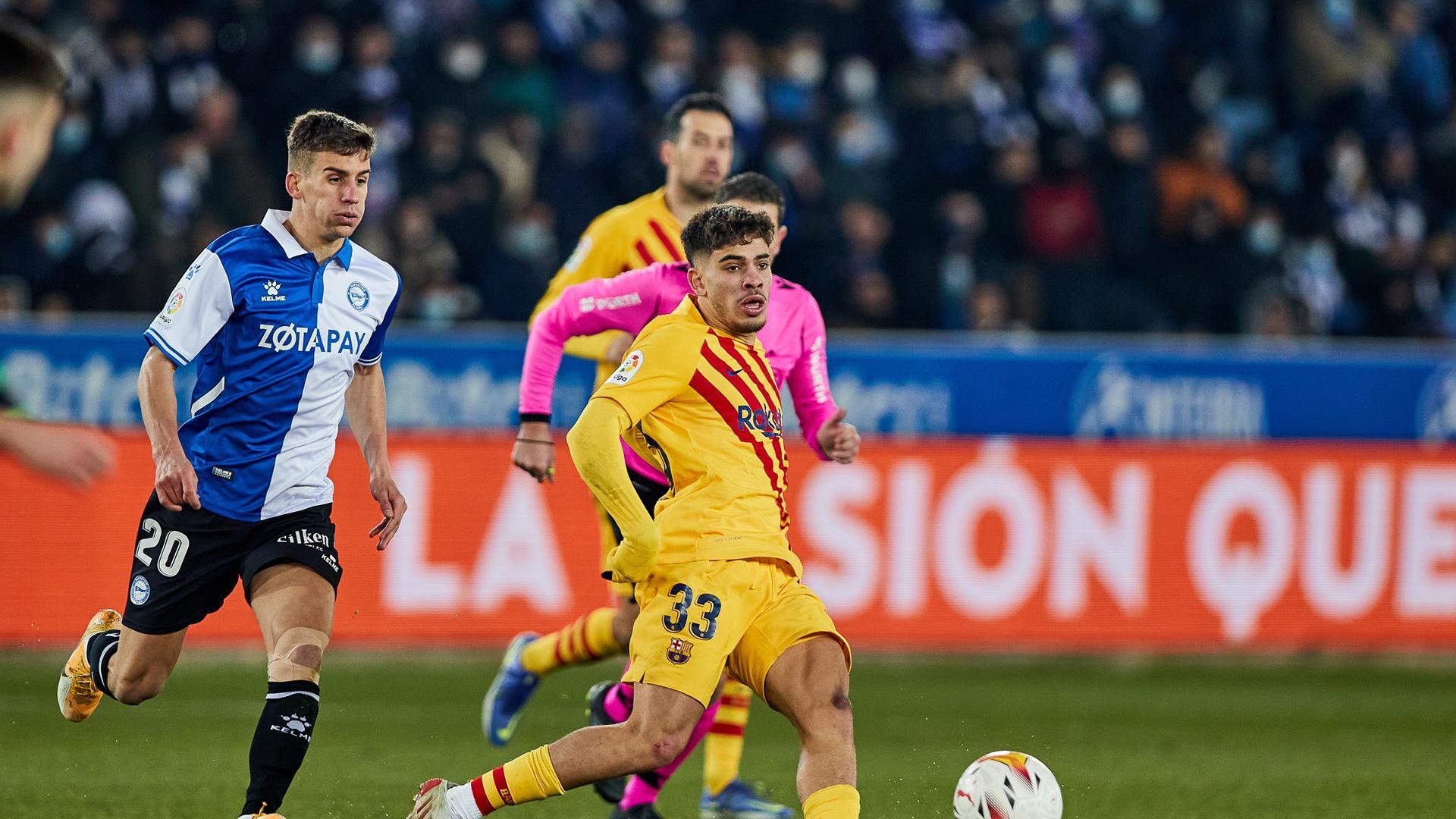 Imagen de un momento del partido entre el Alavés y el Barcelona