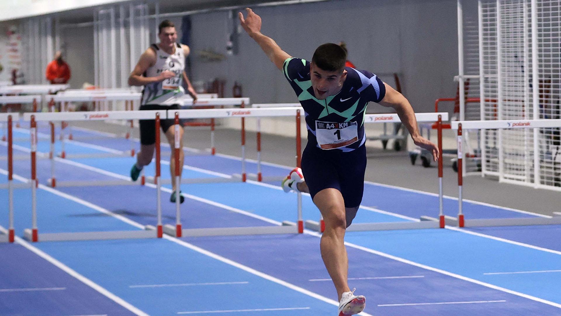 Asier Martínez cruza la meta en 7.65 el pasado día 7 en Zizur, que le dio la mínima para el Mundial
