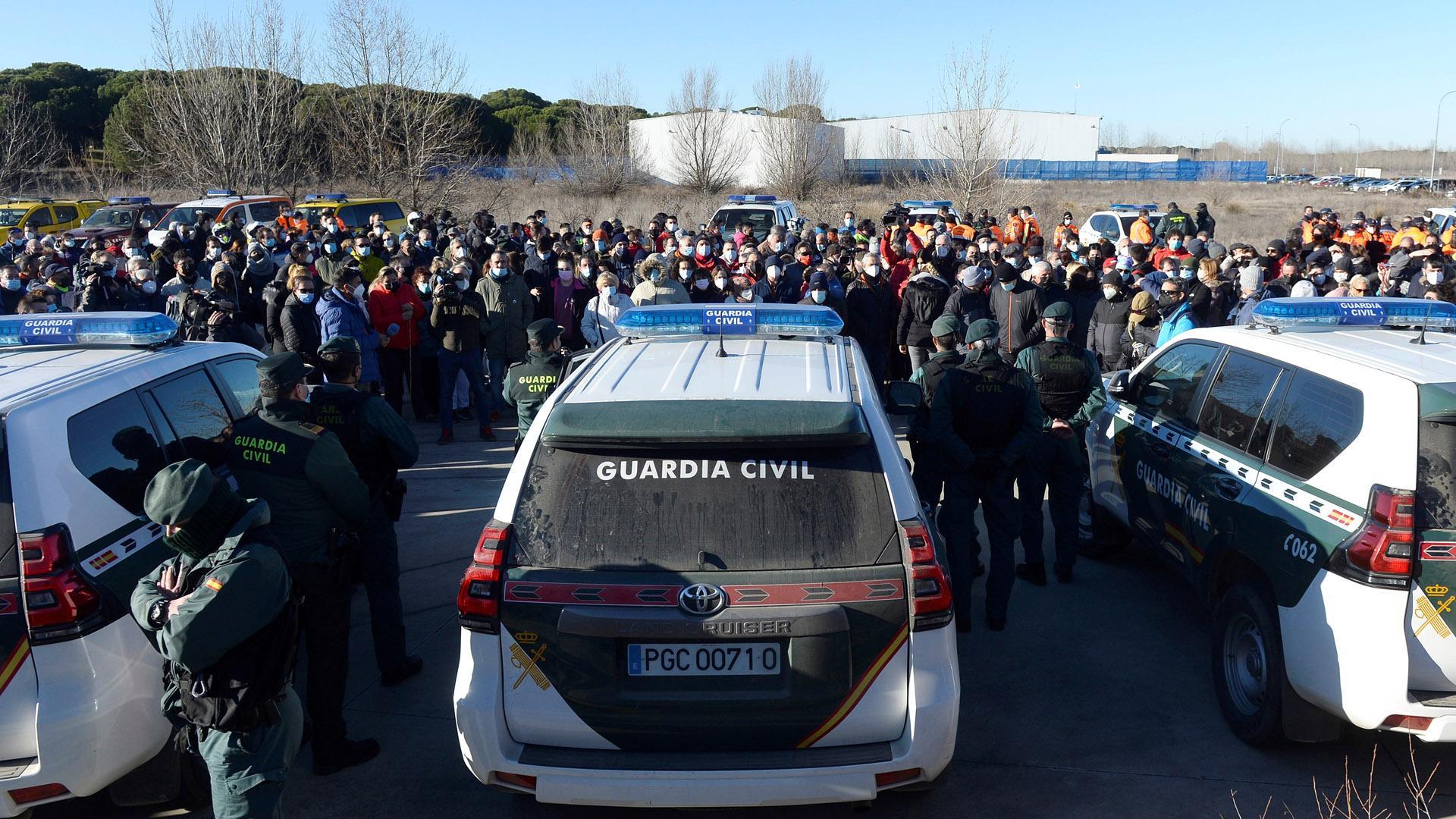 Agentes de la Guardia Civil, voluntarios de Cruz Roja, de Protección Civil y cientos de vecinos de Traspinedo, así como de otras localidades, han rastreado sin éxito las inmediaciones del río Duero y los pinares adyacentes