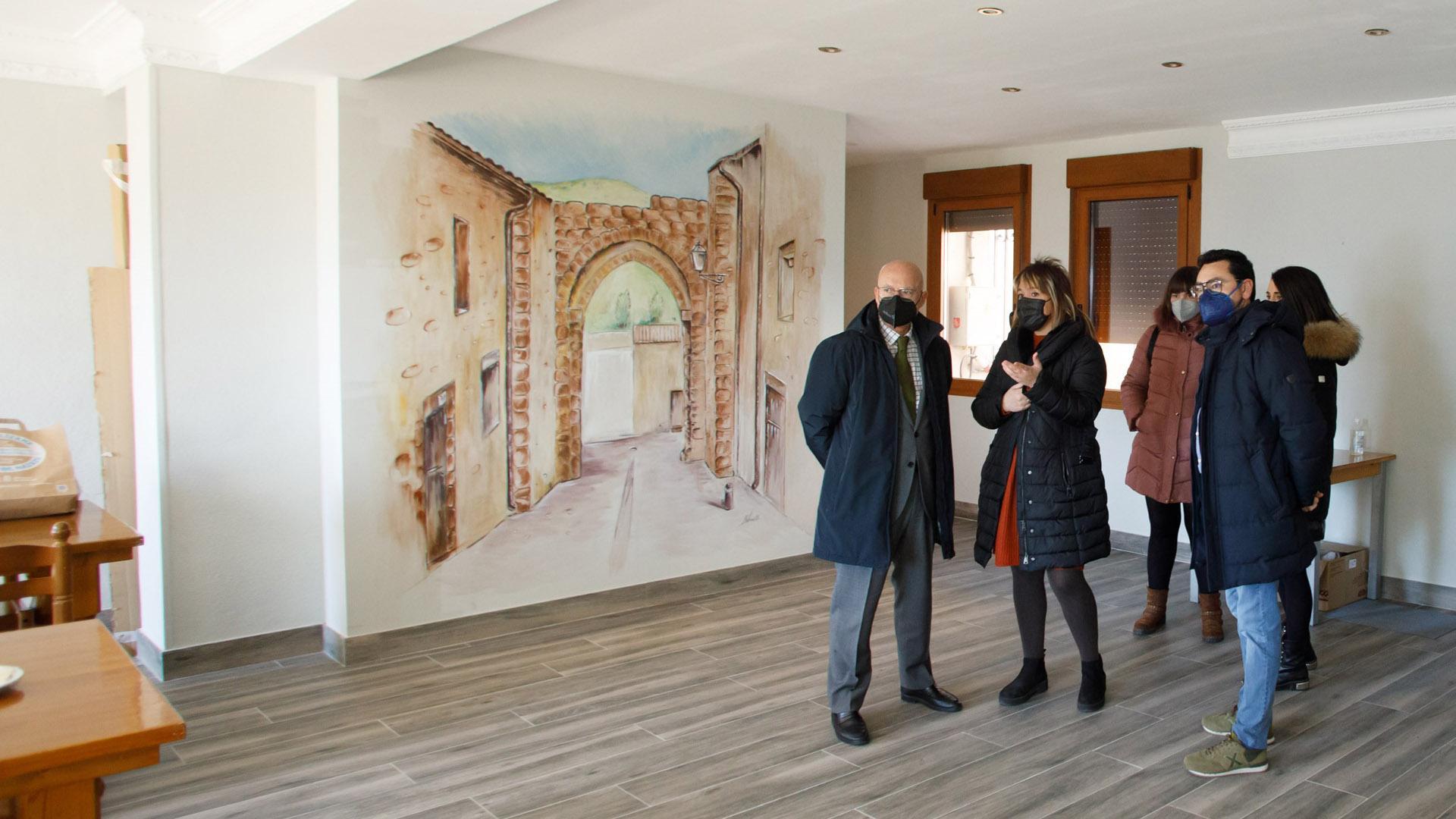 De izquierda a derecha, Bernardo Ciriza, Silvia Camaces, María Corres, Jesús Mari Rodríguez y Amaia Gorostiaga, en su visita al edificio consistorial de la localidad