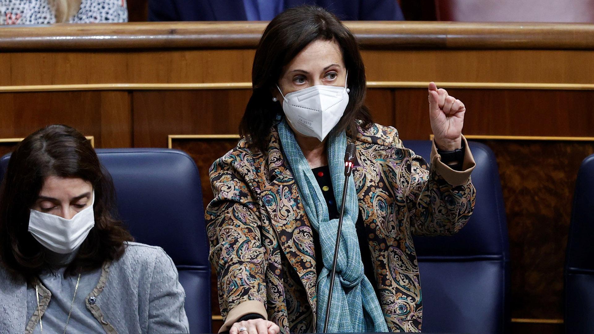 La ministra de Defensa, Margarita Robles, interviene en el pleno que se celebra, este miércoles, en el Congreso de los Diputados en Madrid