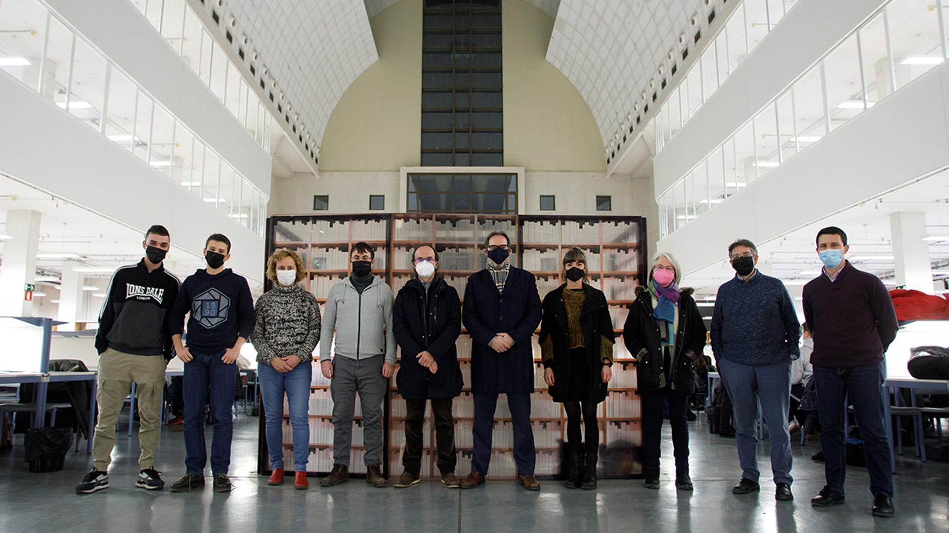 De izda. a dcha., Rubén Lapuente, Massil Allache (ambos, estudiantes), Isabel Jiménez, Alfredo Ayesa (ambos, de la Biblioteca), Juan Ignacio Latorre, José F. Alenza, Lorena Alemán, Ana Aliende, Julián José Garrido y Carlos Ruiz Zamarreño