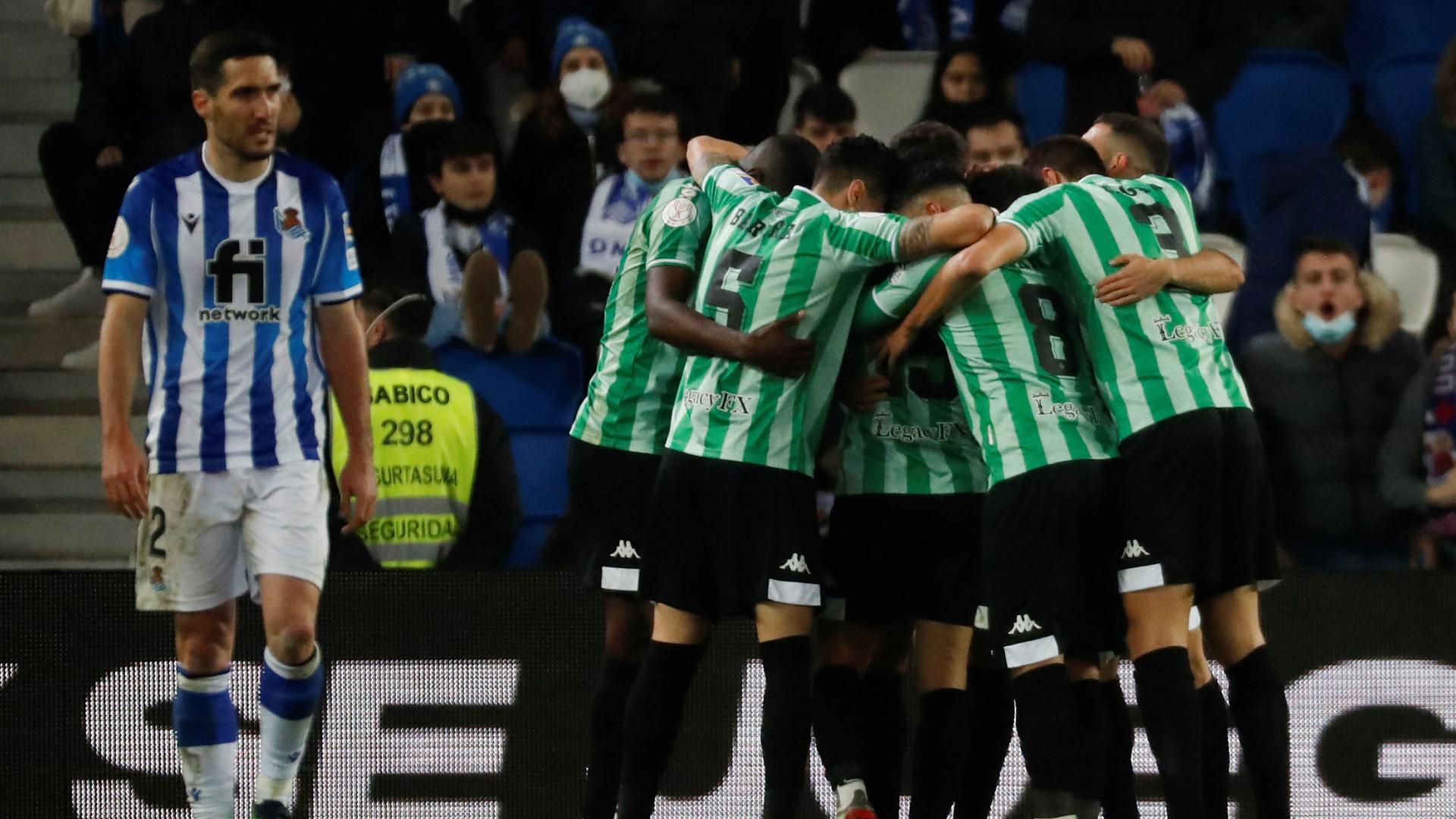 Los futbolistas del Betis celebran el tercer gol frente a la Real Sociedad