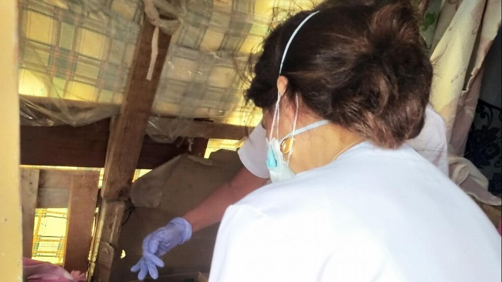 Una doctora junto a una enfermera en un centro de atención de Medicus Mundi