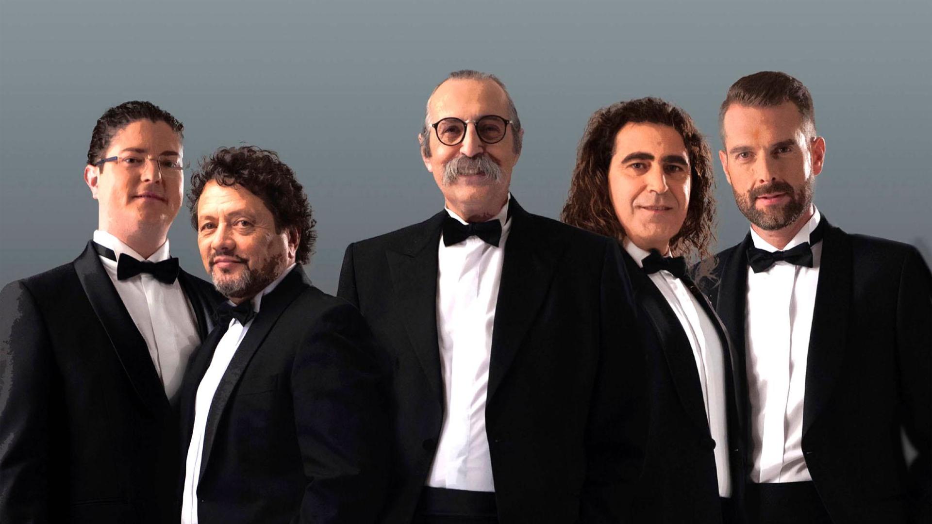 Cantores de Híspalis, con Pascual González en el centro