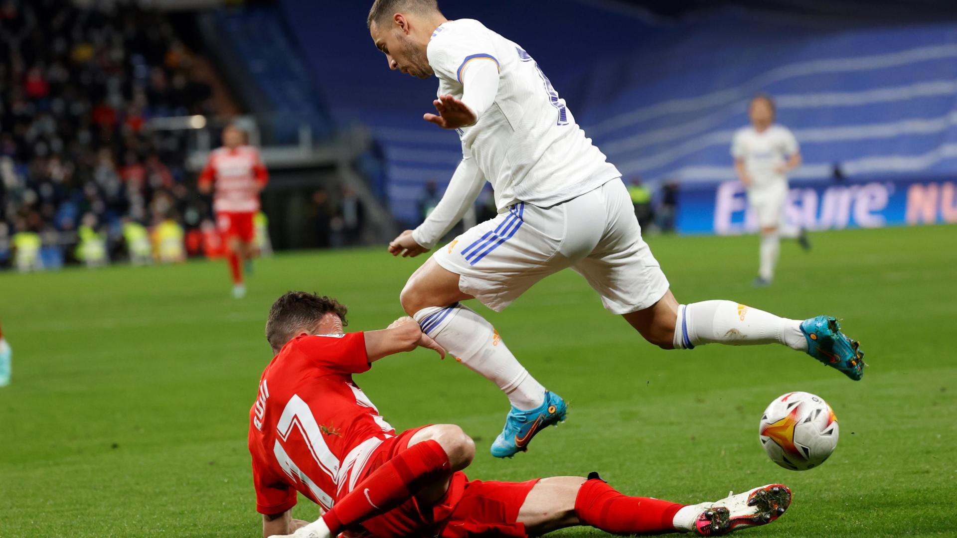 Imagen de un momento del partido entre el Real Madrid y el Granada