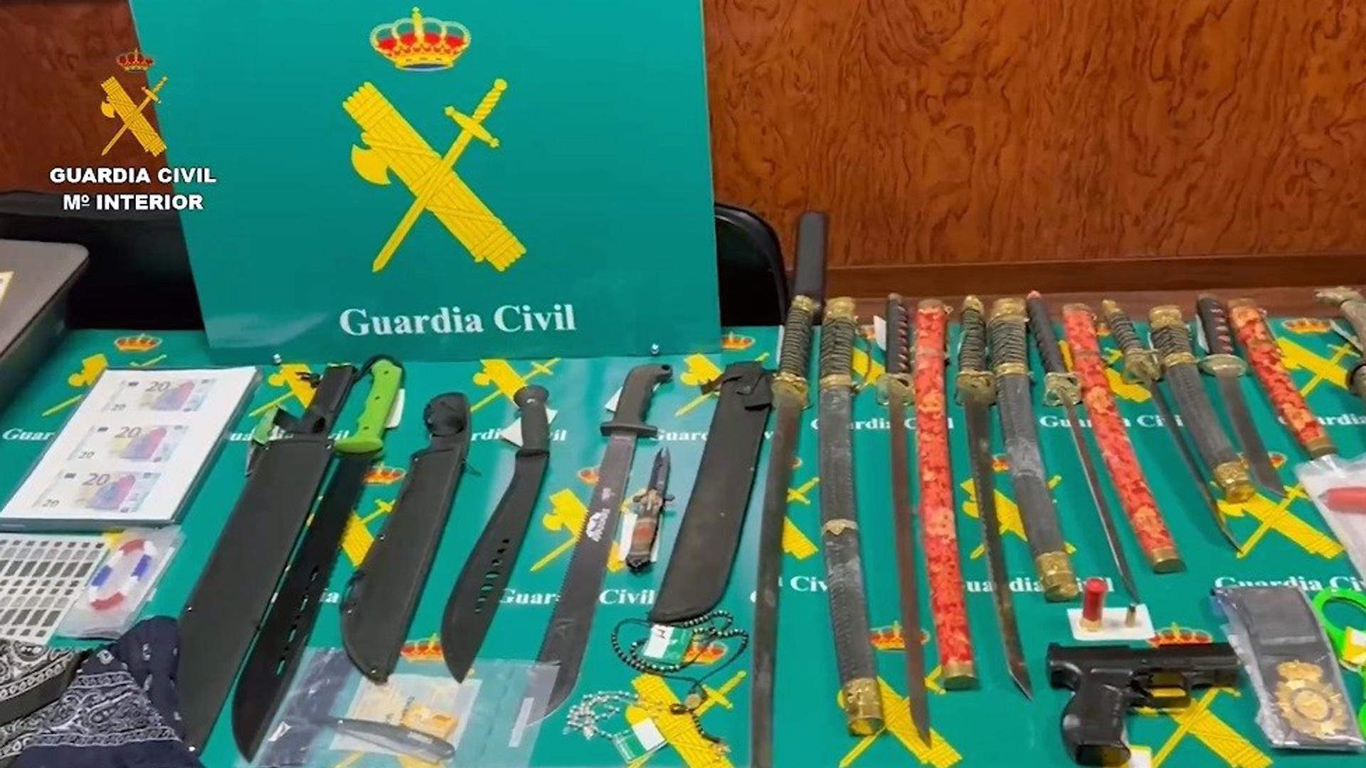 Armas intervenidas en la operación de la Guardia Civil en torno a la banda latina Dominican Don't Play (DDP)