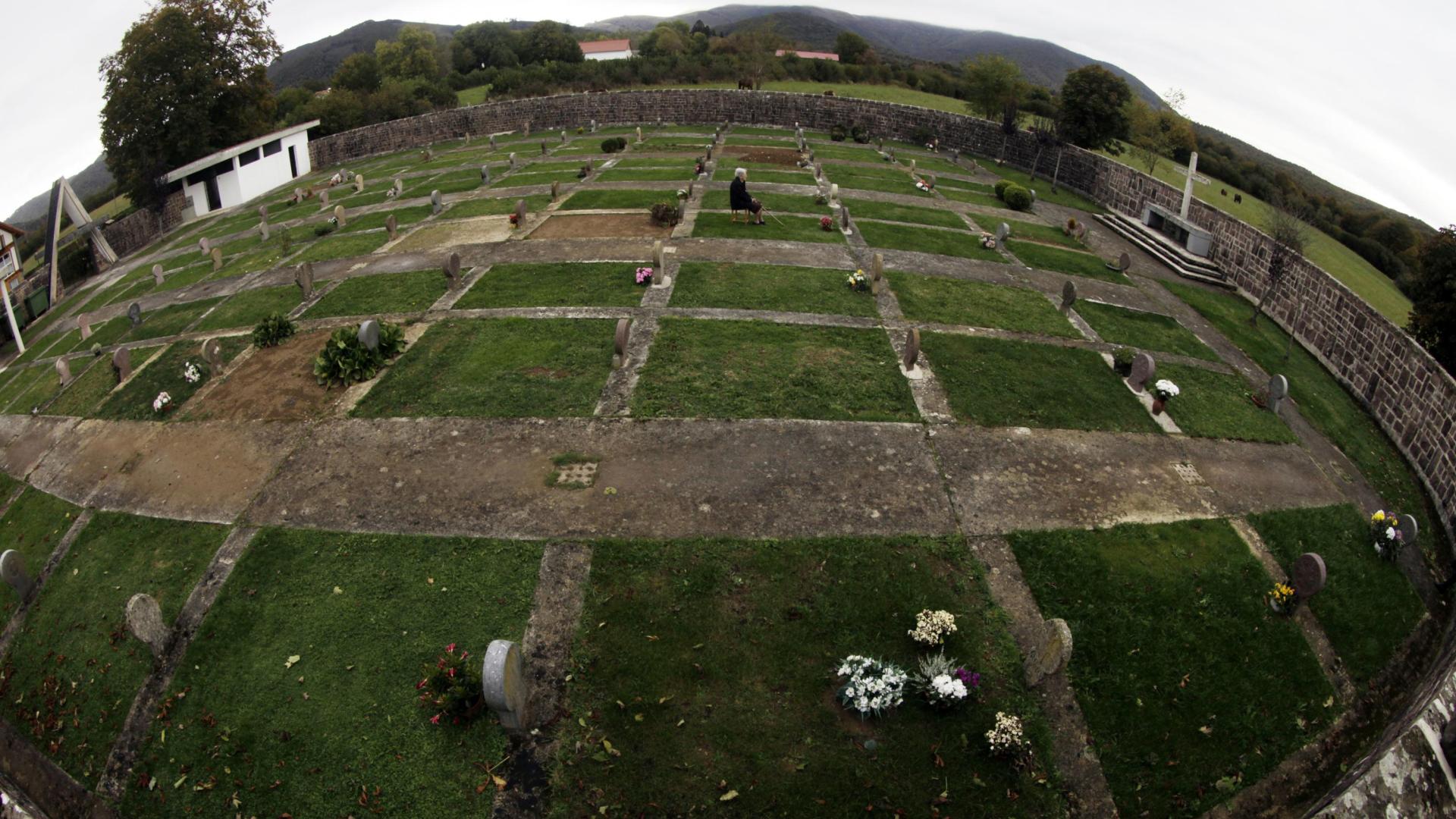 Vista general del cementerio de Burguete