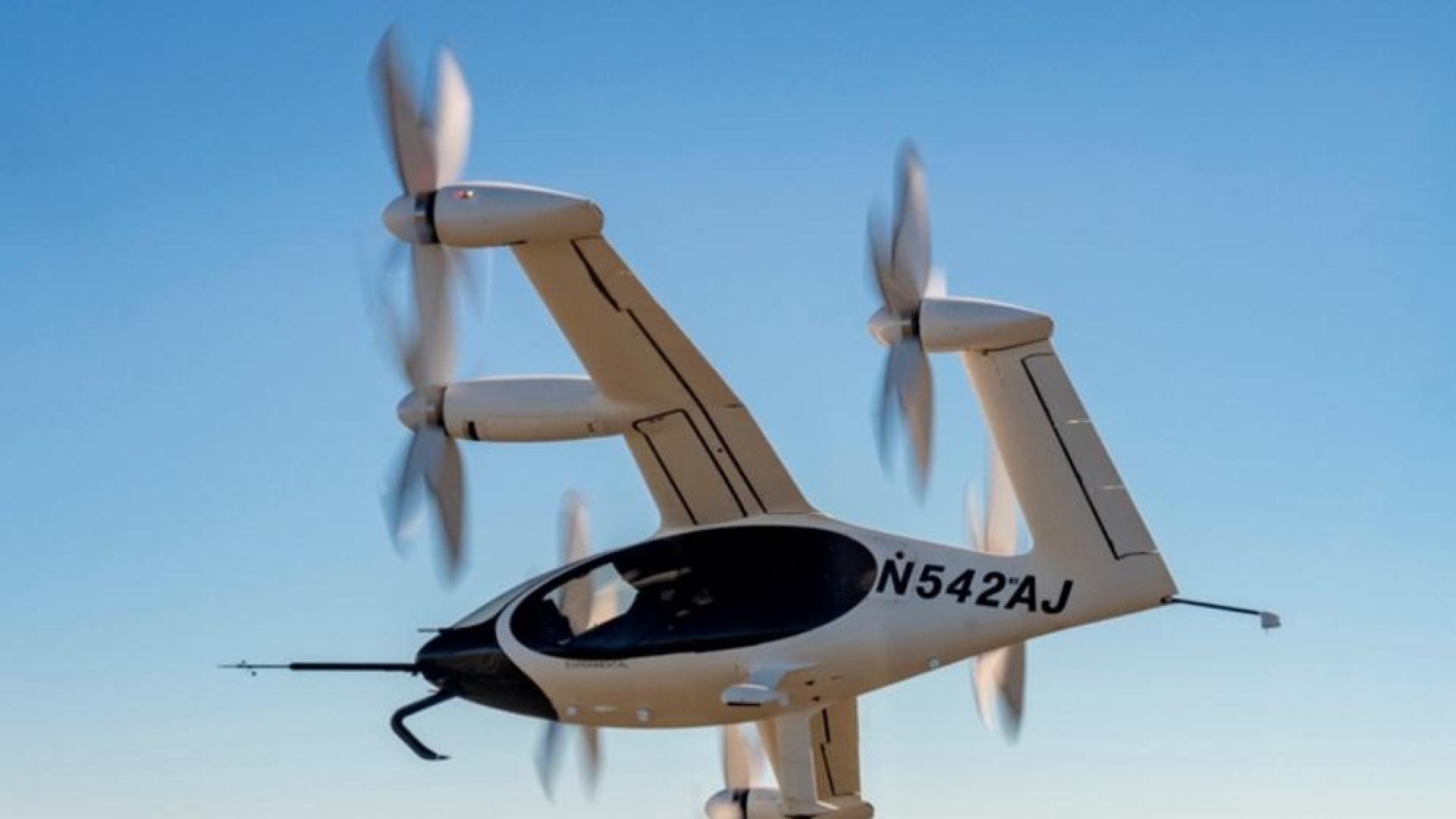 Fotografía cedida por la empresa estadounidense Joby Aviation del avión eléctrico de despegue y aterrizaje vertical (eVTOL) en el que está trabajando