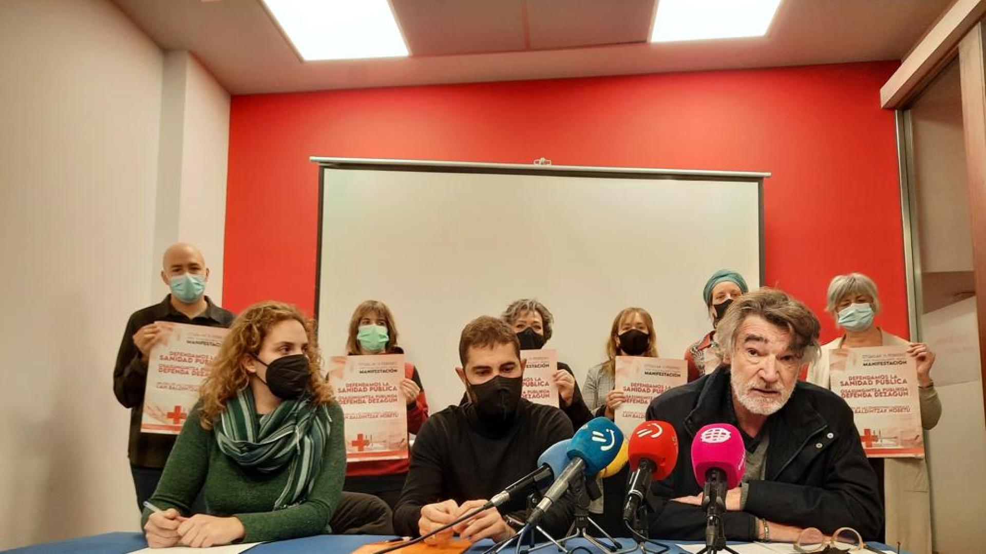 Representantes sindicales, durante la presentación de la protesta