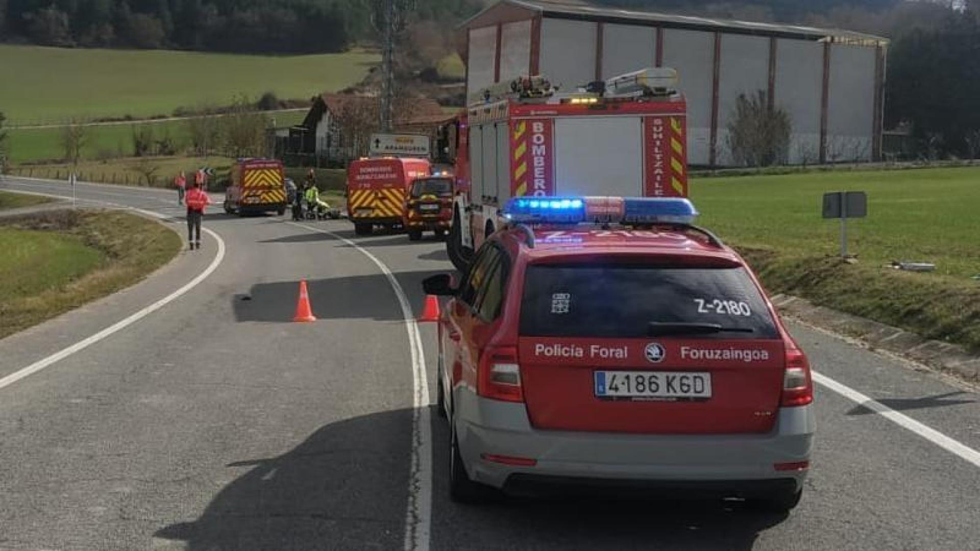 Vehículos de Policía Foral y Bomberos de Navarra, en el lugar del siniestro