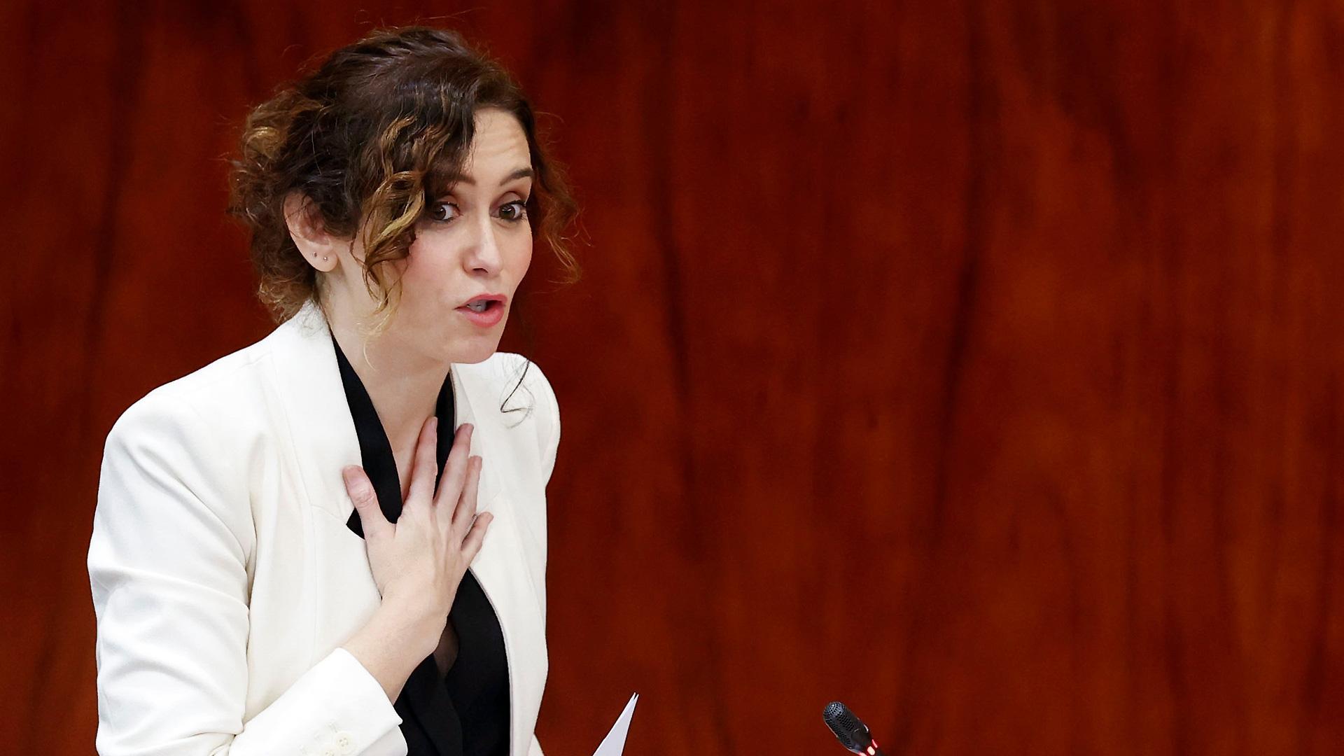 La presidenta de la Comunidad de Madrid, Isabel Díaz Ayuso, durante el pleno de la Asamblea de Madrid celebrado este jueves