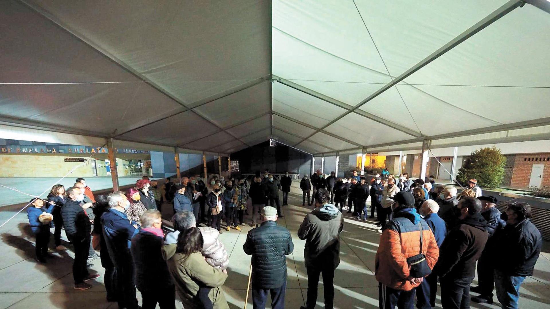 Un momento del encuentro entre los afectados que organizó la plataforma vecinal.