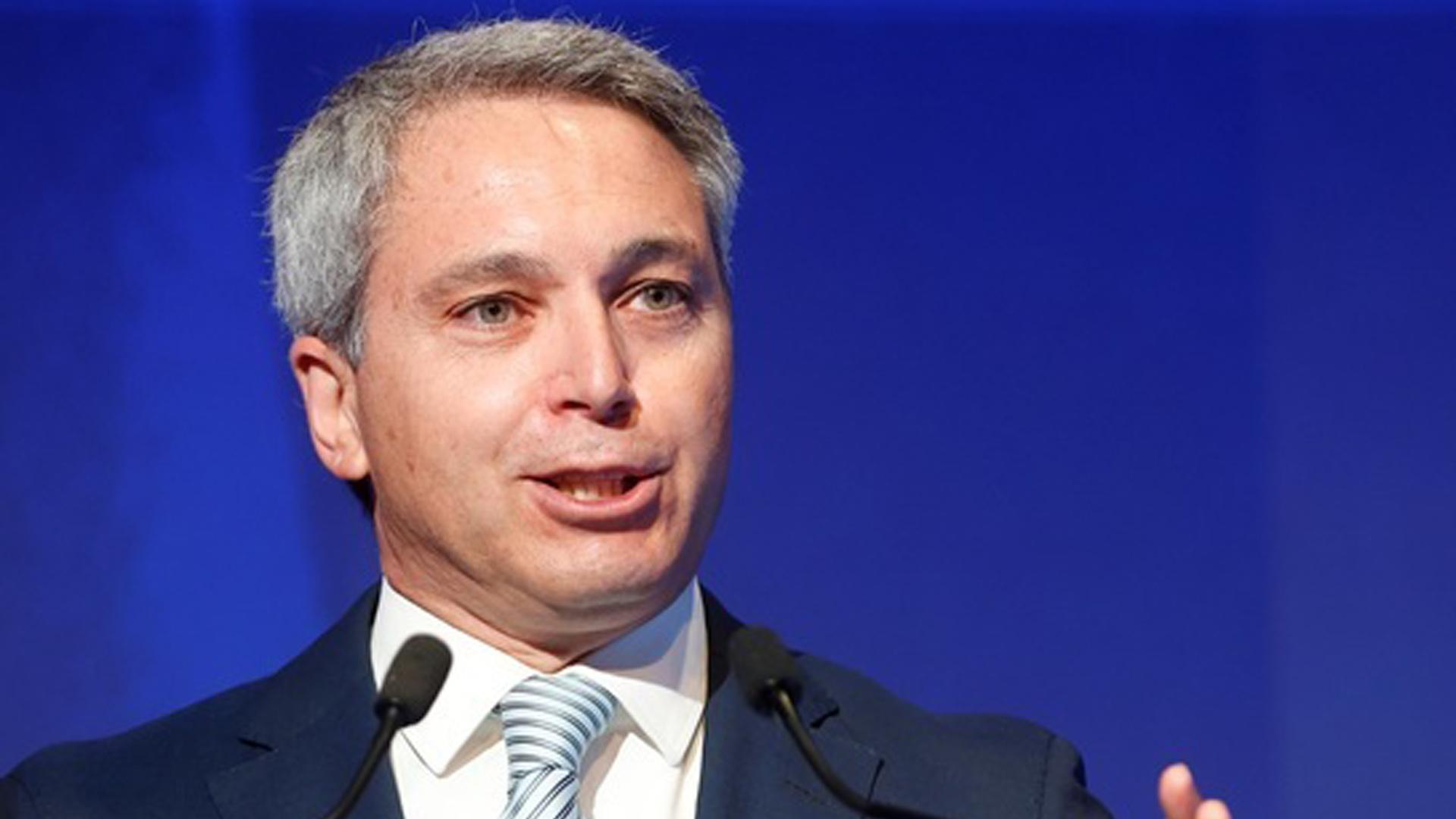 Vicente Vallés, ganador del Premio Primavera 2022 con la obra "Operación Kazan"