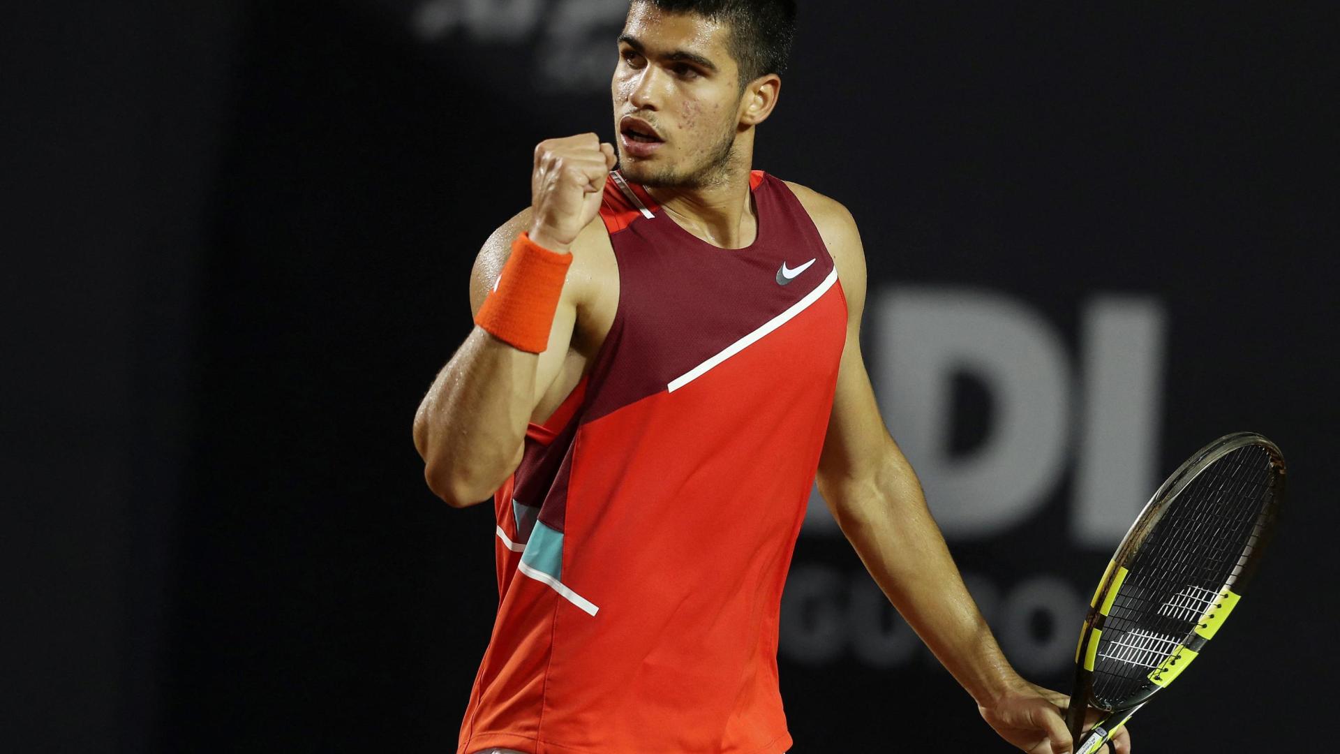 Carlos Alcaraz celebra un tanto durante la semifinal en Río ante Fabio Fognini