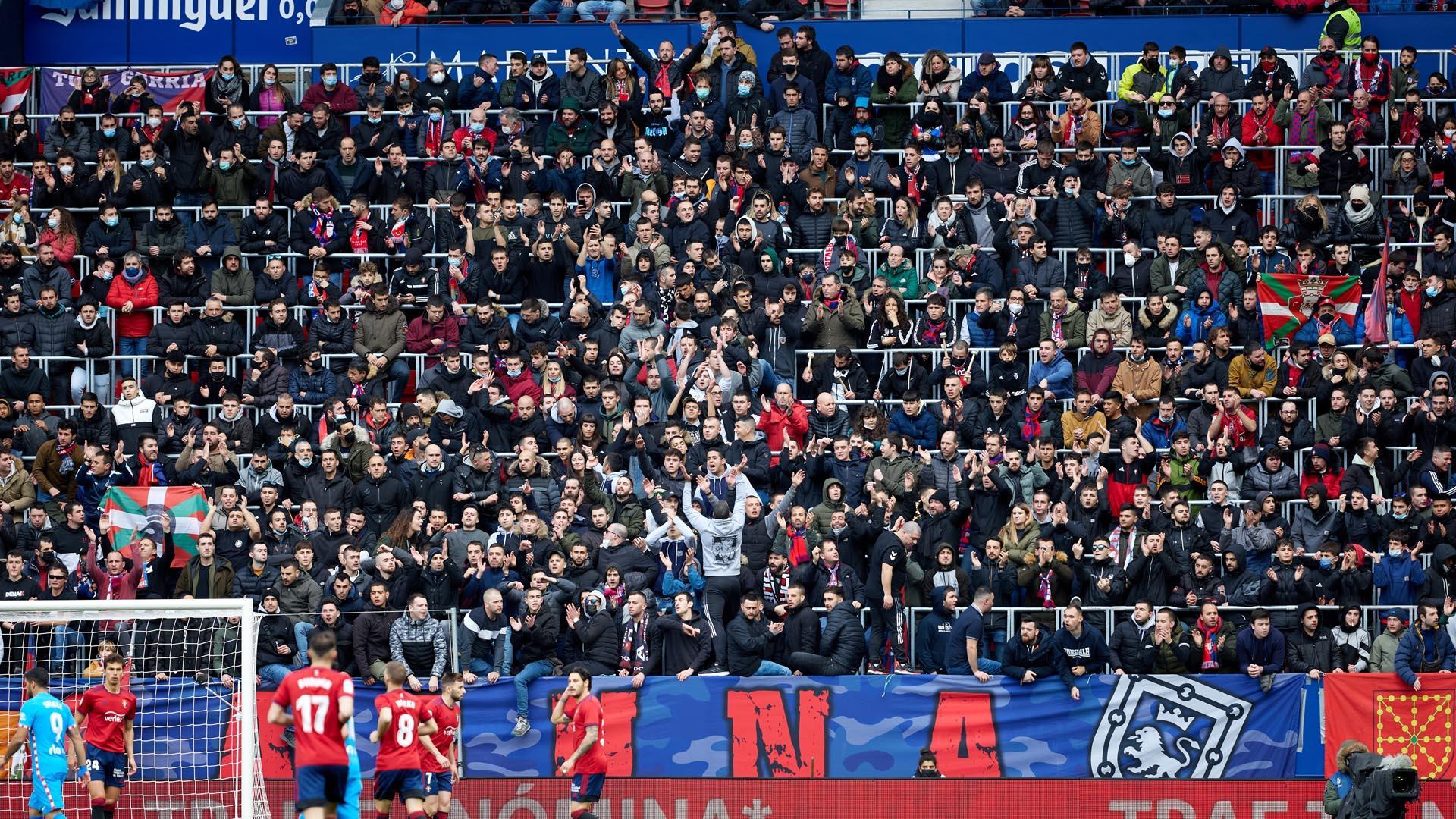 Graderió Sur anima durante el partido entre Osasuna y Atlético de Madrid del pasado sábado