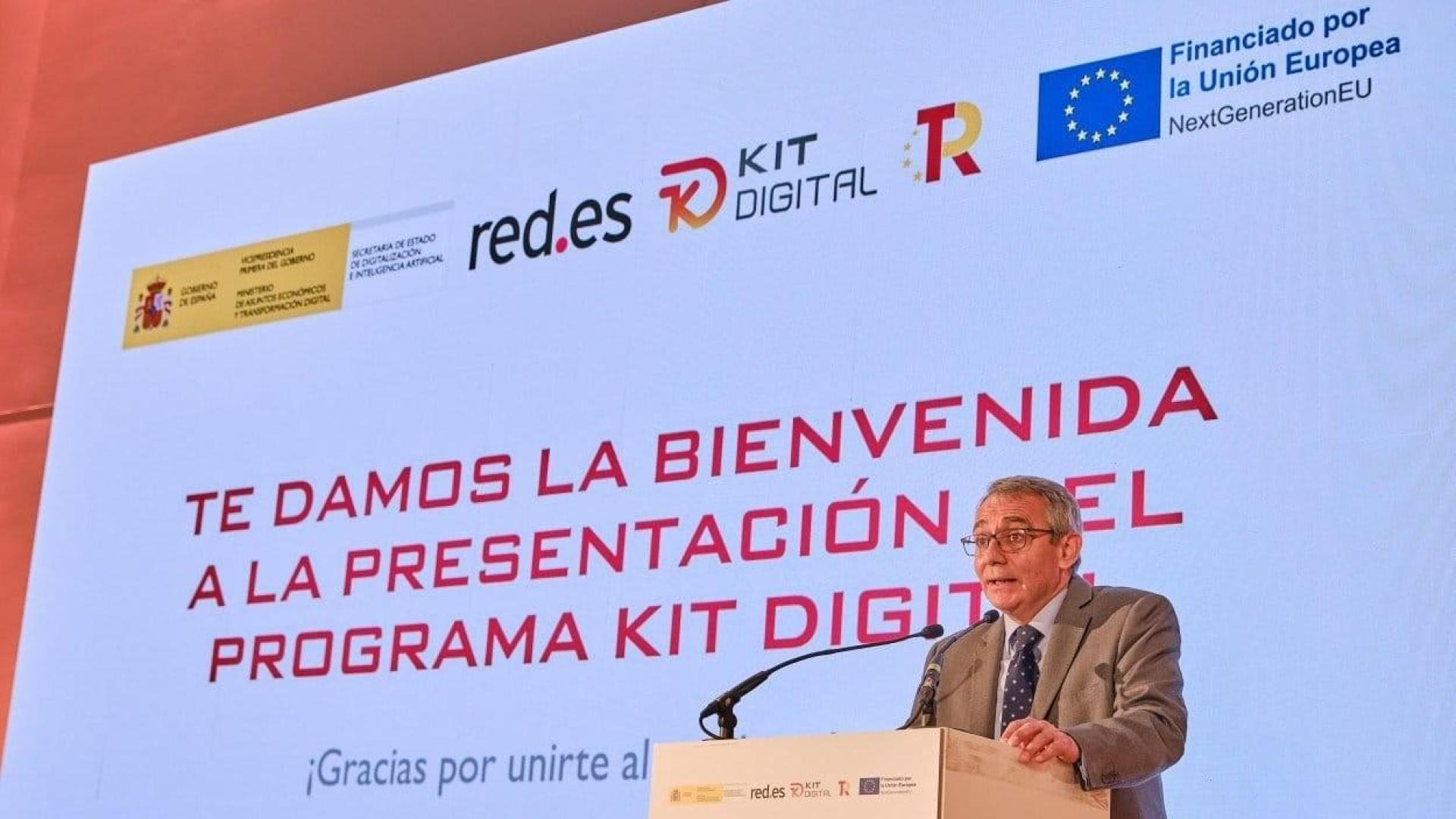 El director general de Red.Es, Alberto Martínez Lacambra, presenta el kit digital.