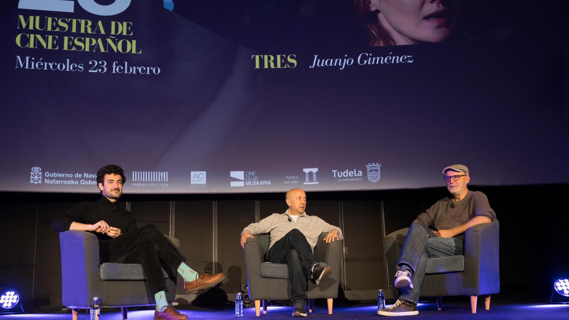 De izda. a dcha.: Miki Esparbé, Luis Alegre (director de la Muestra) y Juanjo Giménez