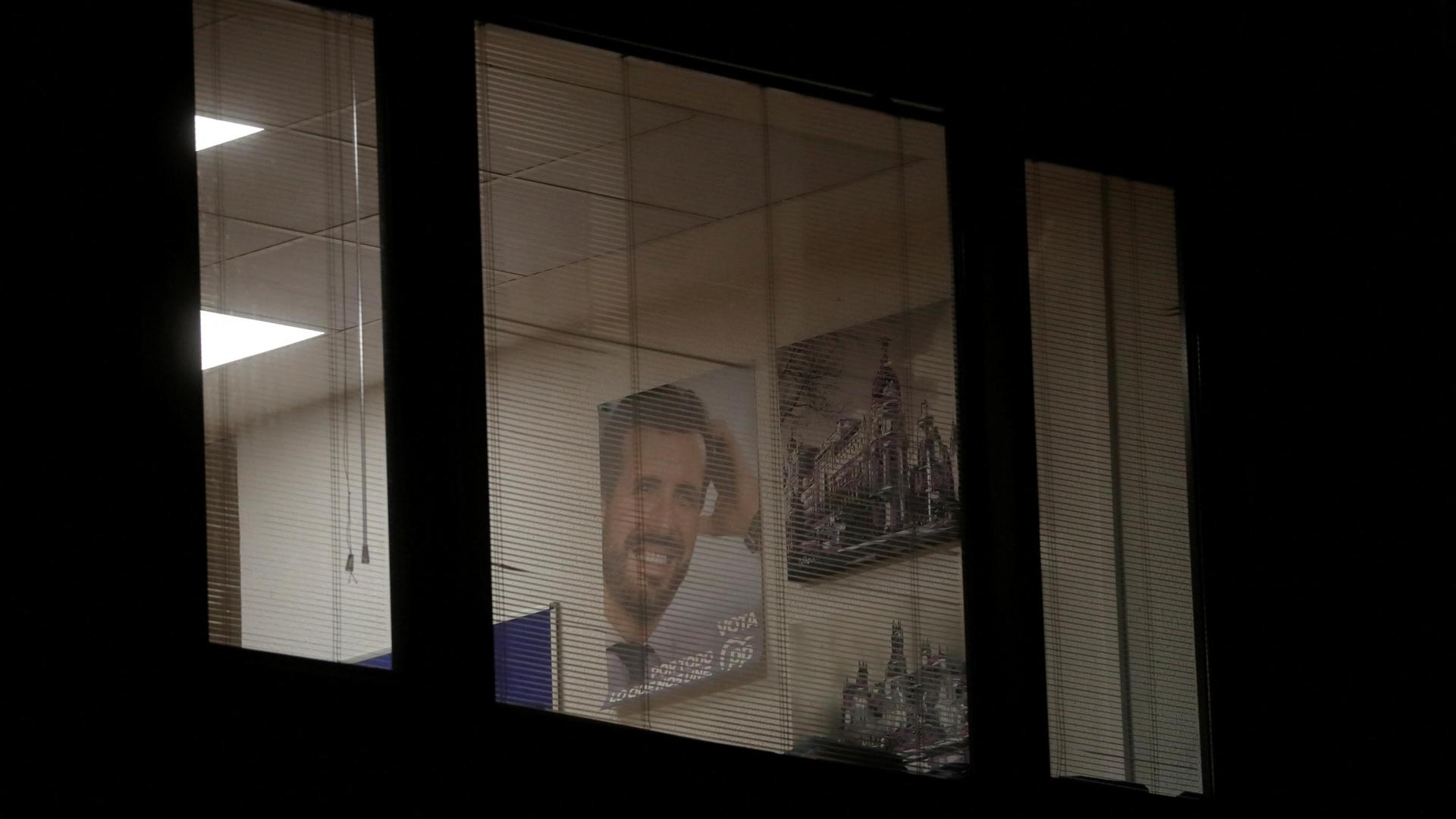 Cuadro de Pablo Casado, en el interior de las oficinas del PP en Madrid