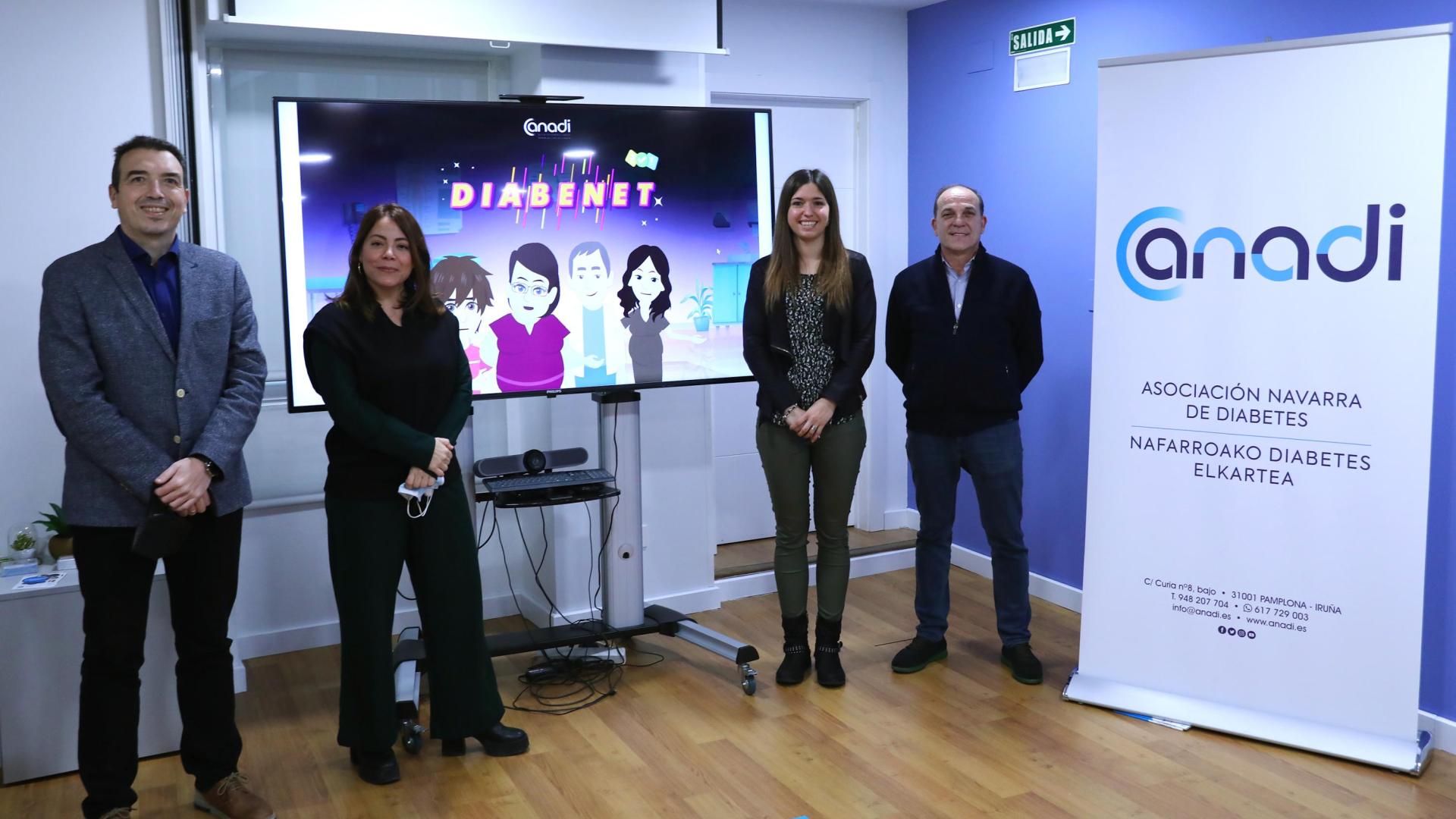 Desde la izda. Fernando Urra, responsable de comunicación de Fundación Caja Navarra; Izaskun Azcona, responsable de la Fundación la Caixa en Navarra; Arantxa Bujanda, enfermera-educadora de Anadi, y Juantxo Remón, presidente de Anadi