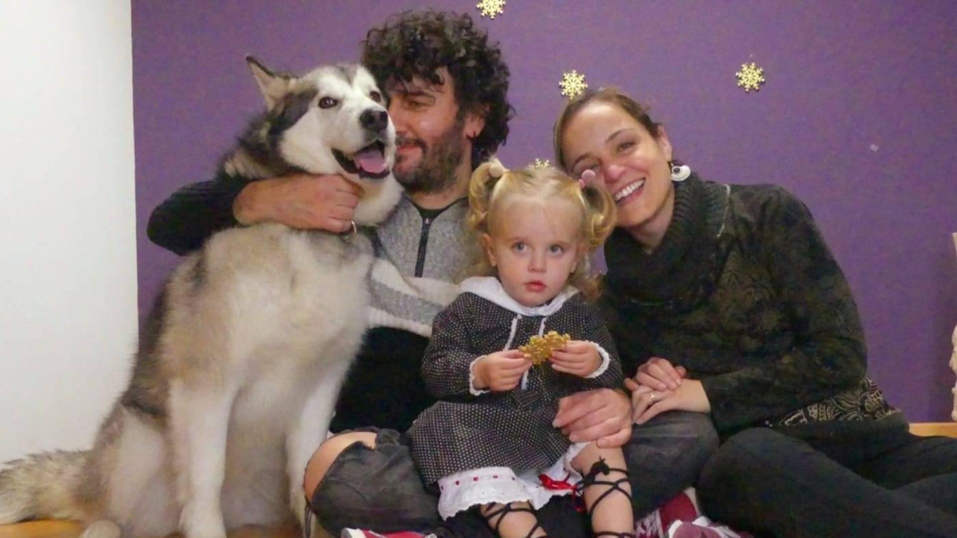 Edurne Barba, de 38 años, con su marido, Juan Gorospe, de 43, y su hija Zeiane, de 2, la pasada Navidad