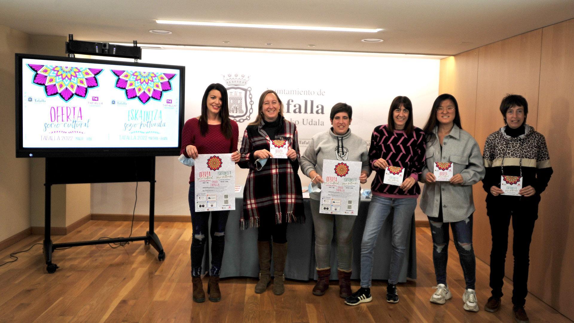 Representantes de las áreas de Igualdad, Juventud, Servicios Sociales y Euskera en la presentación