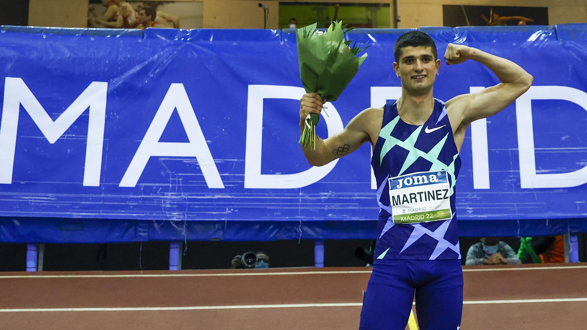 Asier Martínez celebra el triunfo conseguido en el World Indoor Tour de Madrid