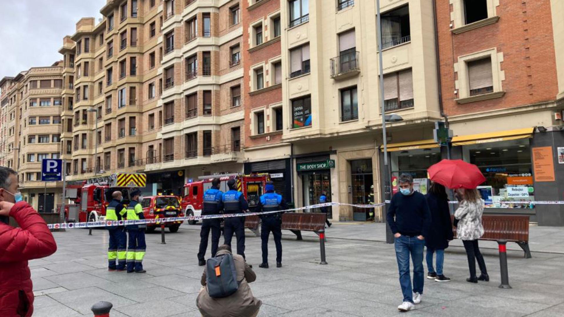 Los bomberos acuden a la Avenida de Carlos III tras un aviso de incendio