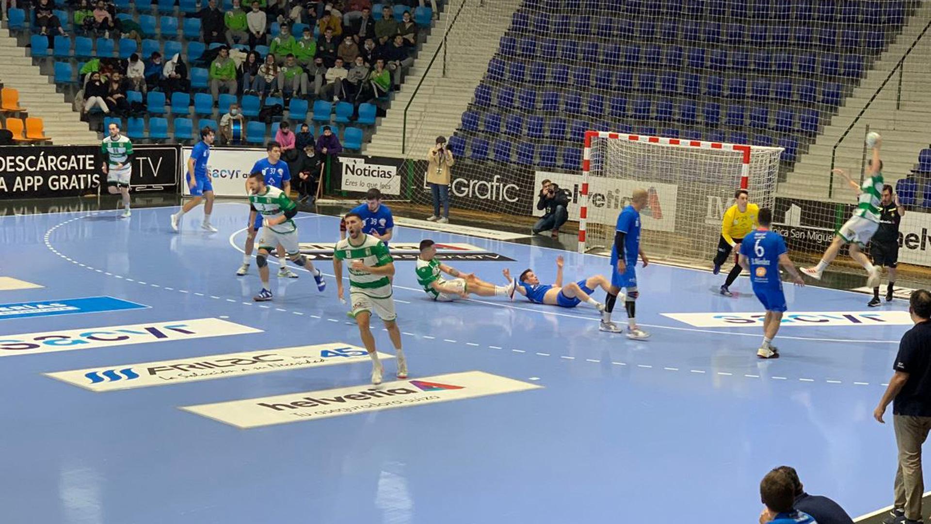 Momento del partido entre Helvetia Anaitasuna y Recoletas Valladolid