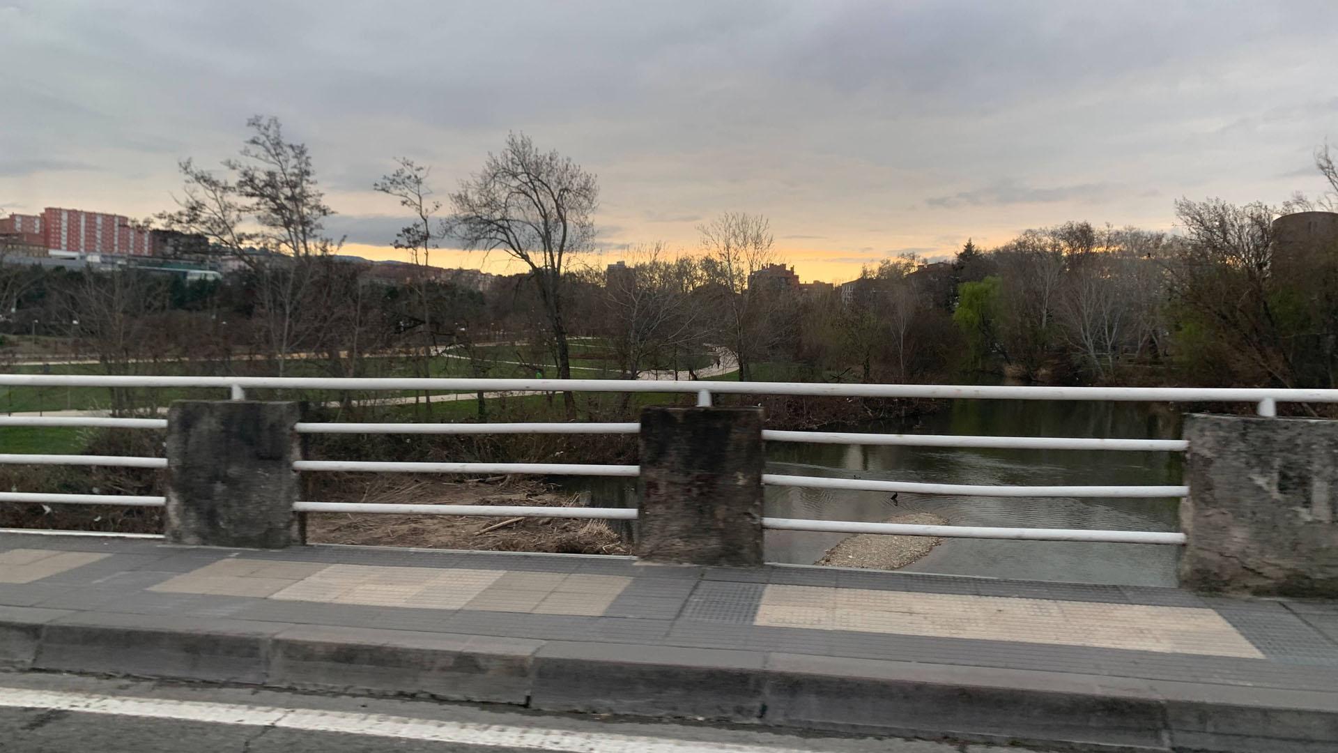 Barandilla del puente de Cuatrovientos sobre el Arga