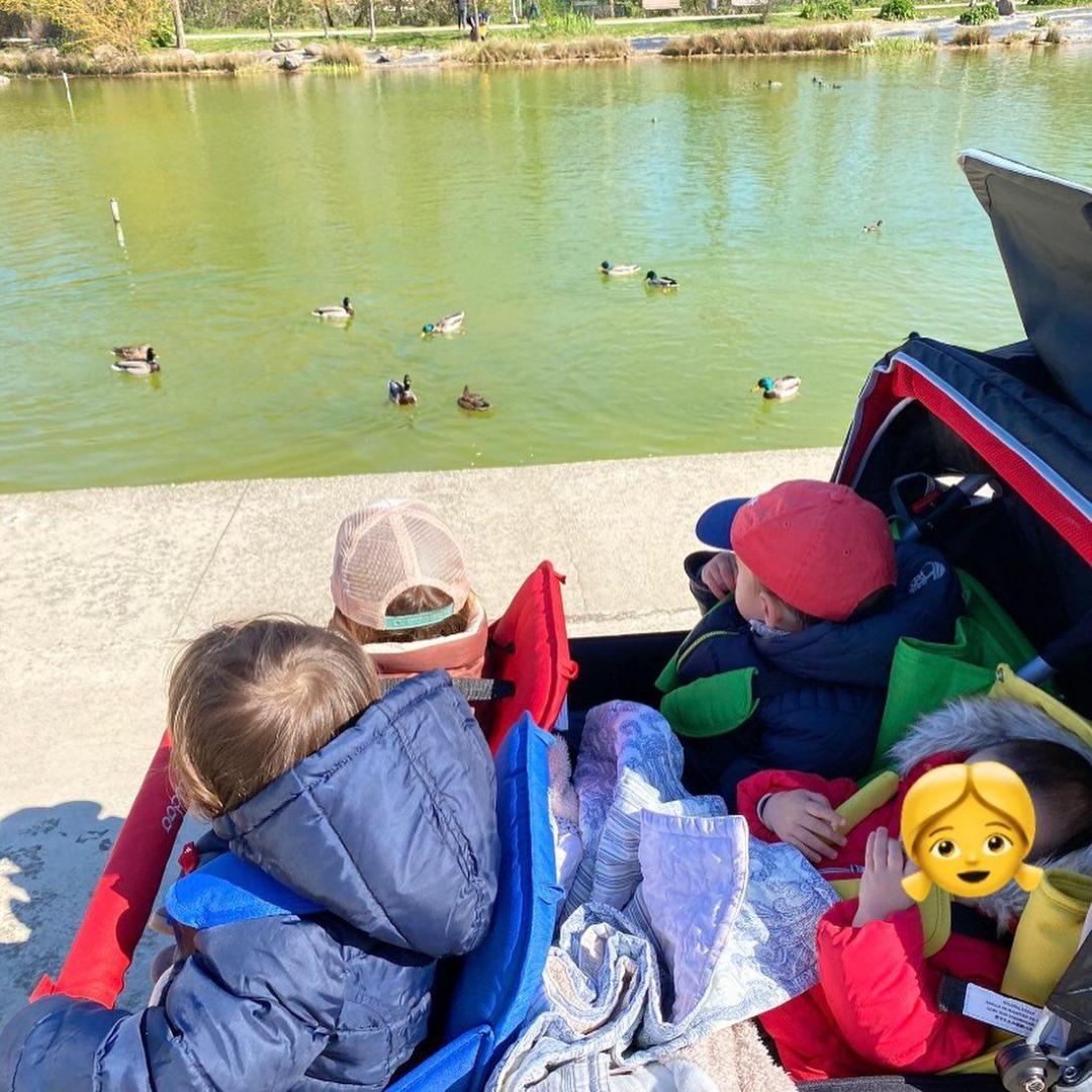 Otra de las ventajas es que con cuatro se puede salir a pasear más fácilmente