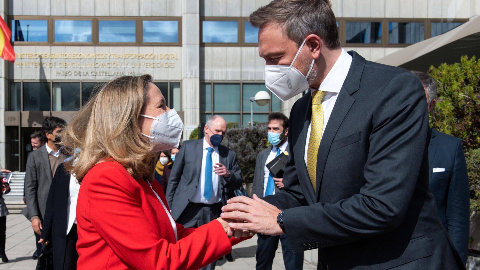 La vicepresidenta primera y ministra de Asuntos Económicos y Transformación Digital, Nadia Calviño, y el ministro de Finanzas alemán, Christian Lindner