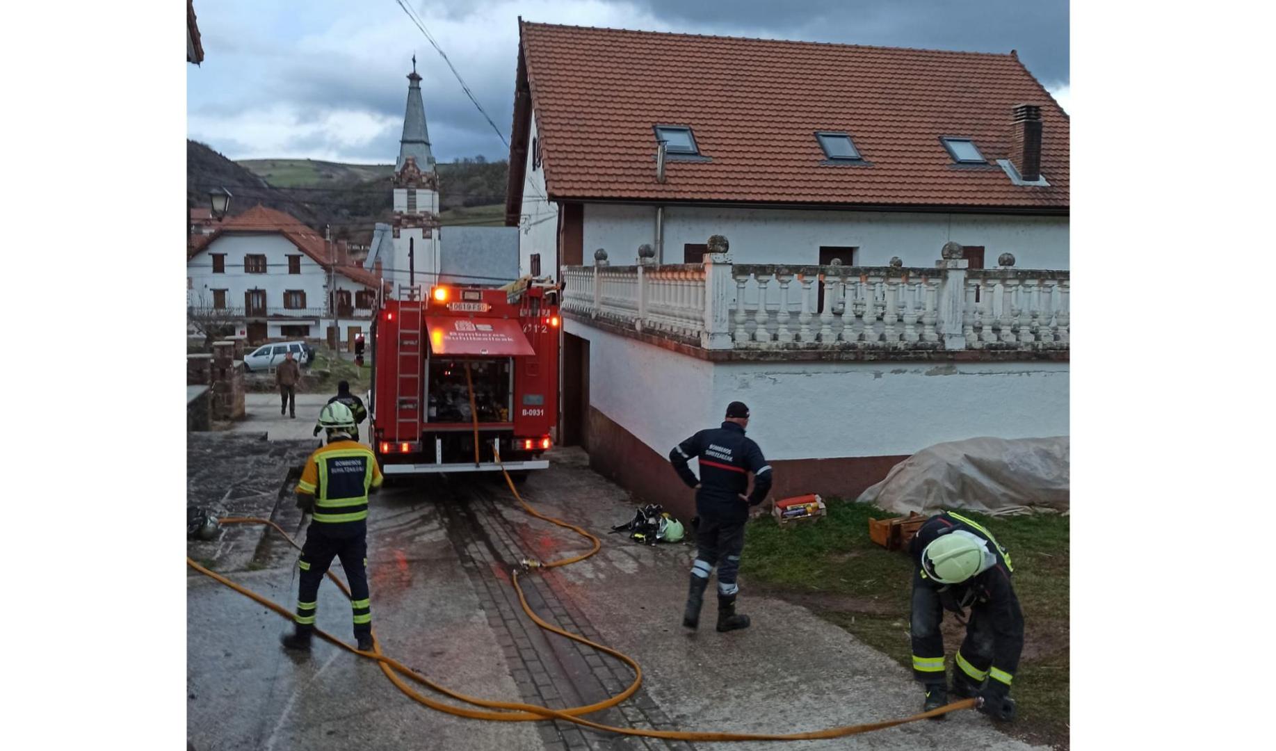 Bomberos del parque de Burguete, en Garralda