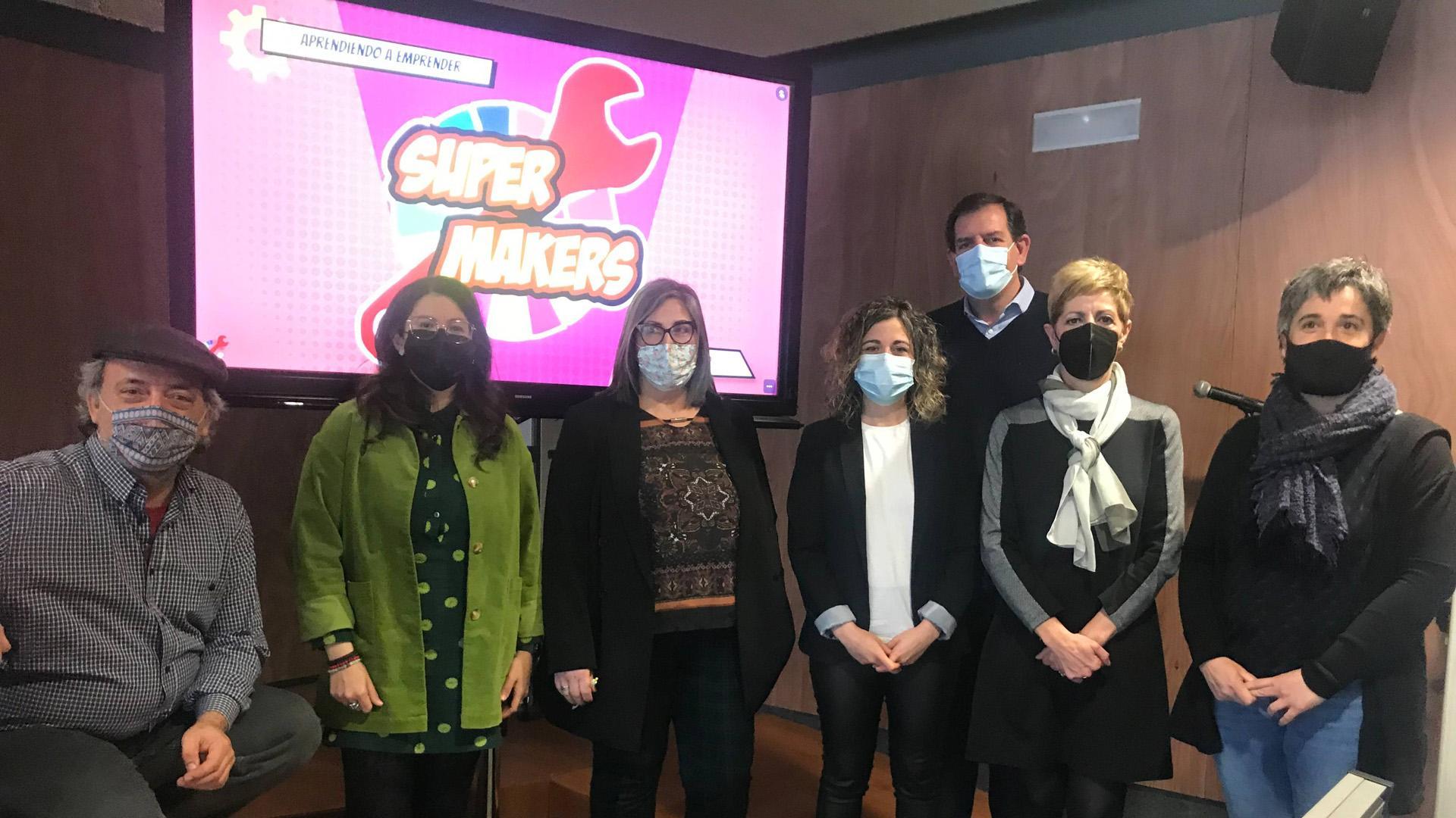 Rubén Jiménez, Lourdes San Miguel, Carmen Puerta, Mª José Calvo, Íñigo Nagore, Yolanda González y Estíbaliz Erdozia, ayer en el salón de actos de Mancomunidad de Montejurra