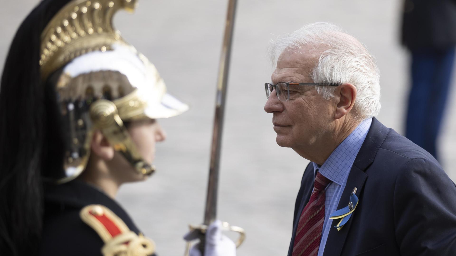 Josep Borrell llega a un encuentro informal de jefes de estado de la UE en Versalles