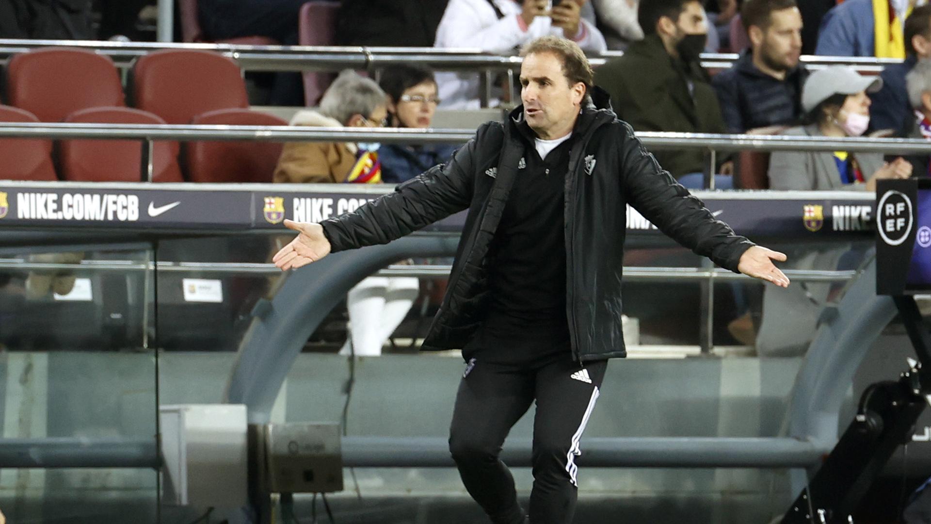 El entrenador de Osasuna, Jagoba Arrasate, en el Camp Nou