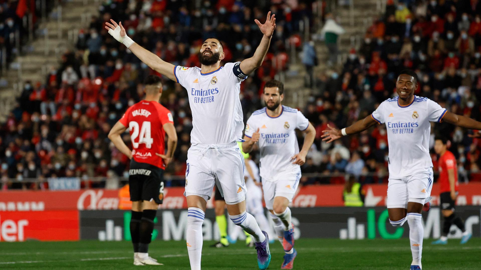 Karim Benzema celebra uno de los goles contra el Mallorca