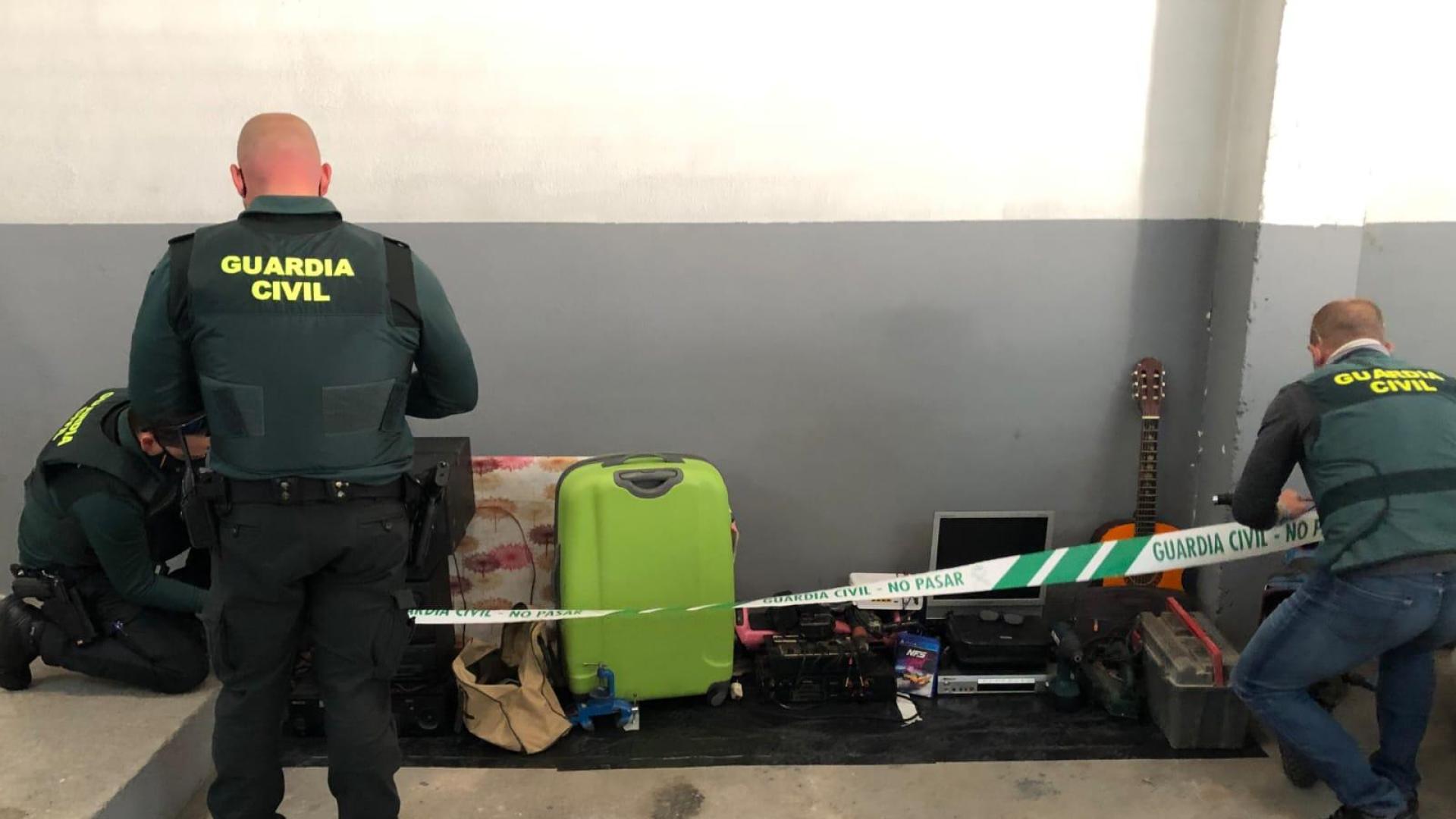 Se ha recuperado muy diverso material informático, electrónico y herramientas de trabajo