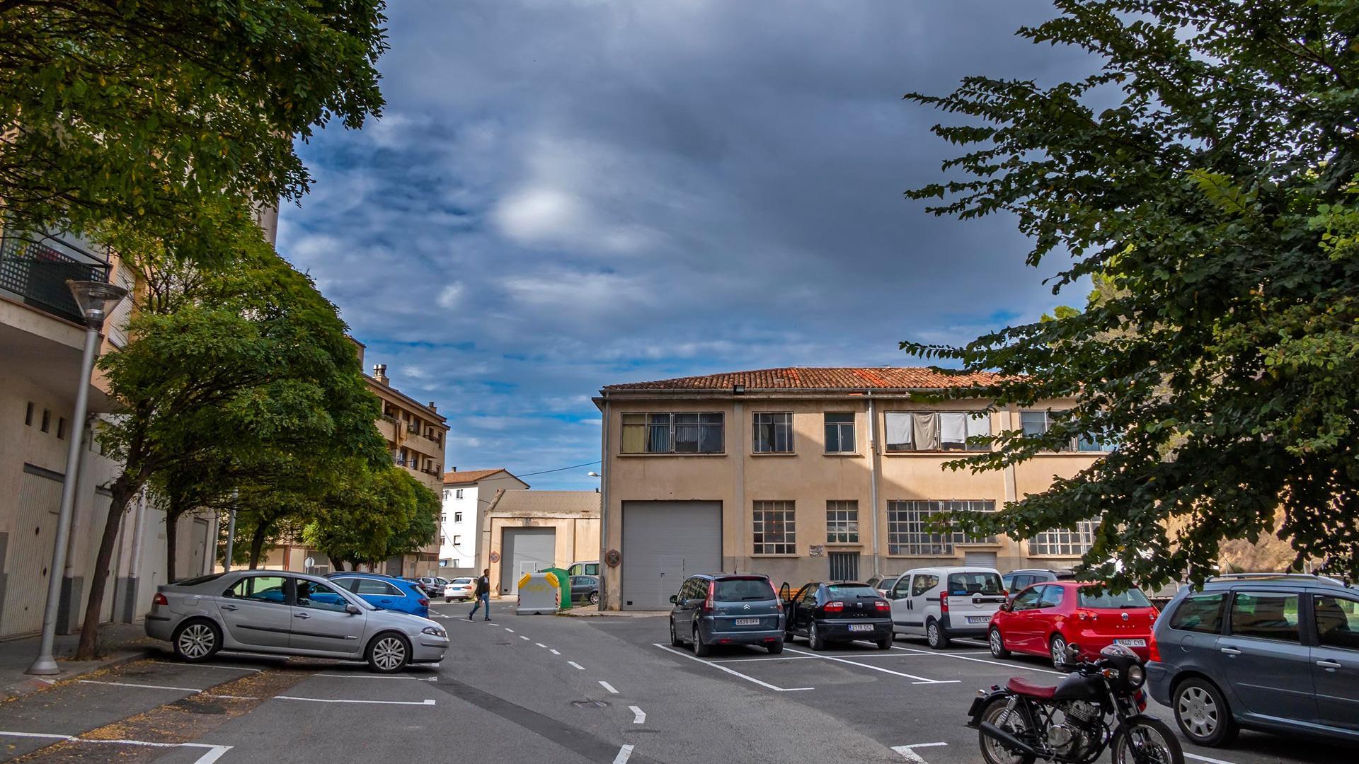 Las naves de la antigua Canasa, al fondo, cuyo derribo se contempla para edificar el nuevo entorno residencial