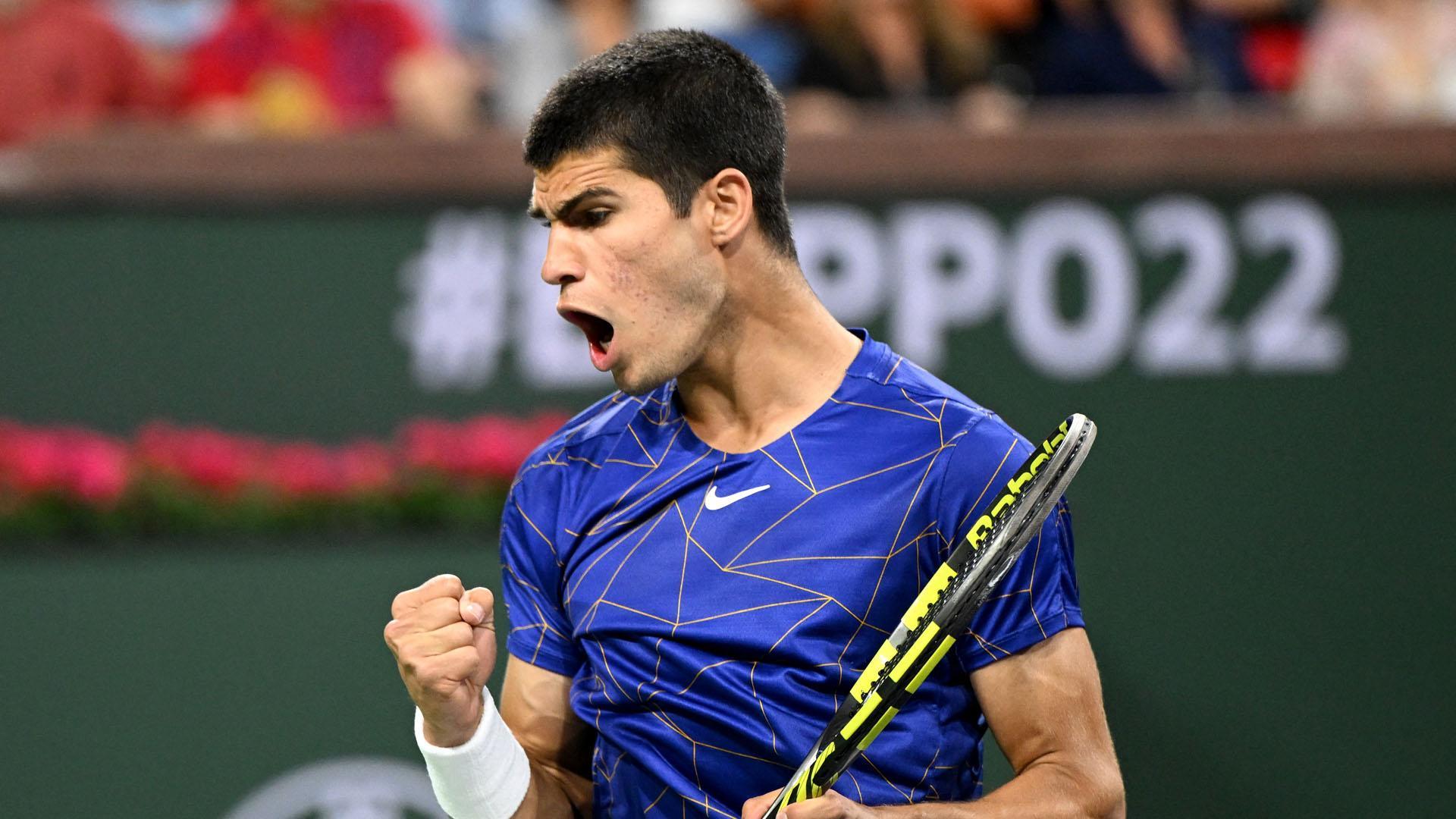 Alcaraz celebra un tanto en el partido ante Gael Monfils en Indian Wells