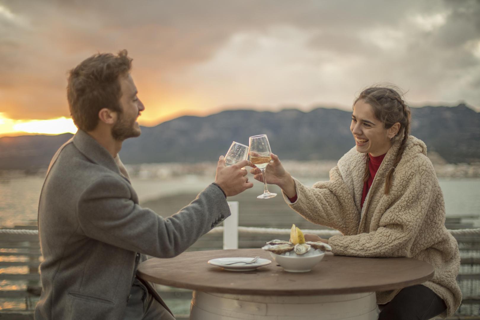 Degustación de ostras con vino DO Terra Alta en una mejillonera