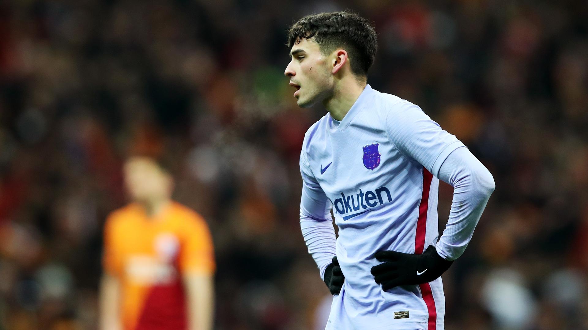 Pedri durante el partido contra el Galatasaray