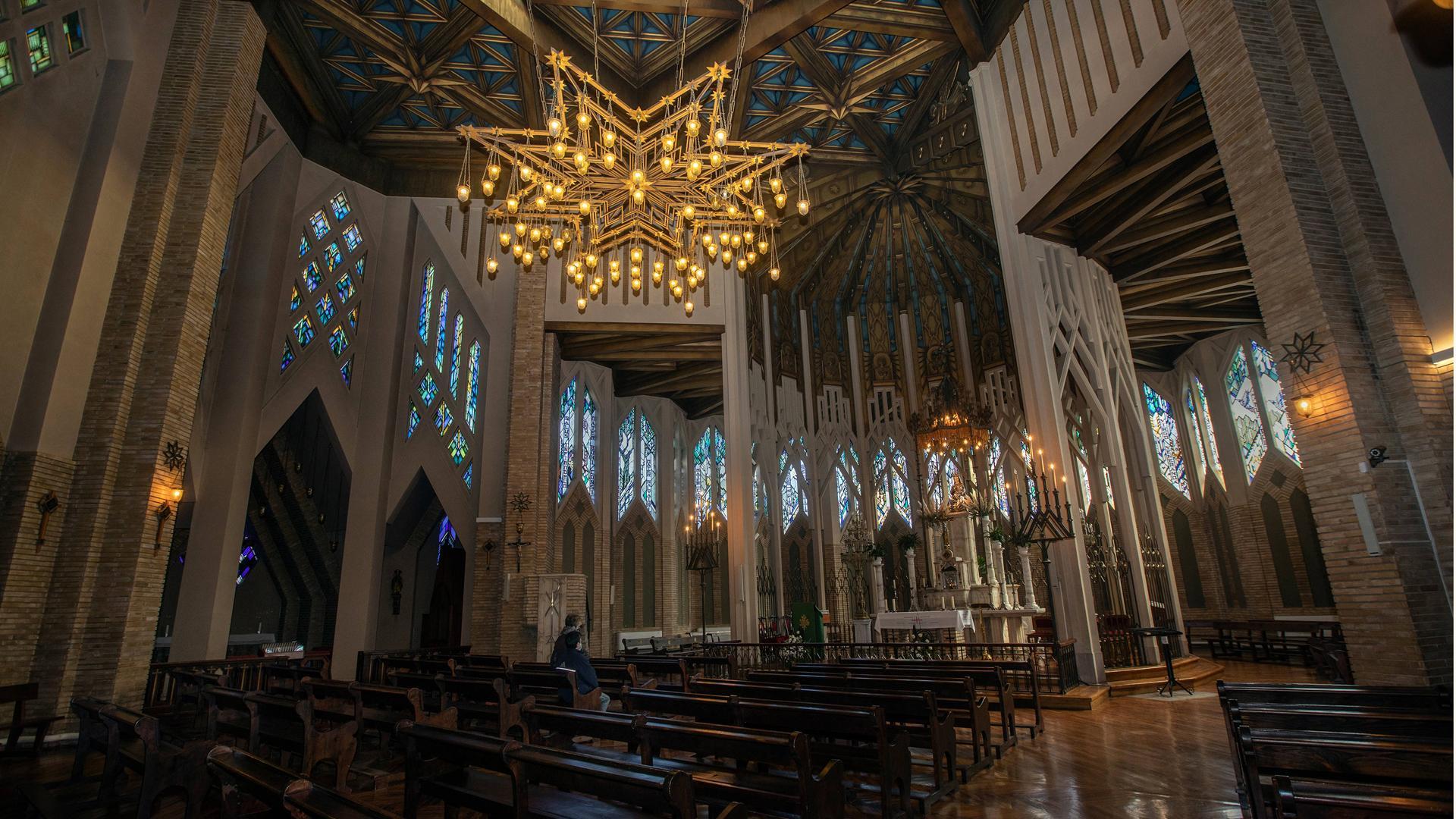 El interior de la basílica del Puy de Estella